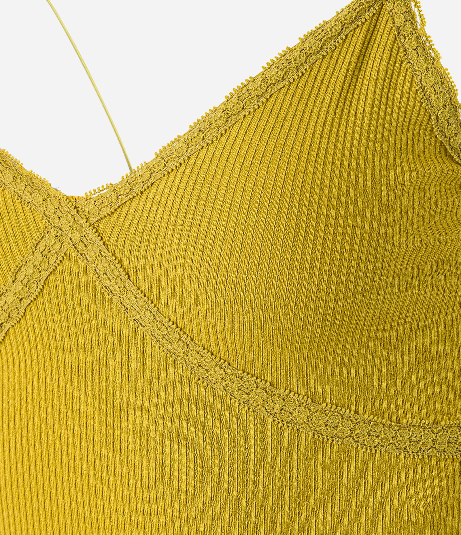 Blusa em Ribana com Decote em V e Renda Verde 5