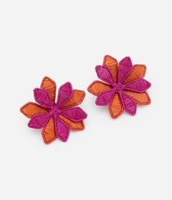 Brinco em Rafia com Formato de Flor