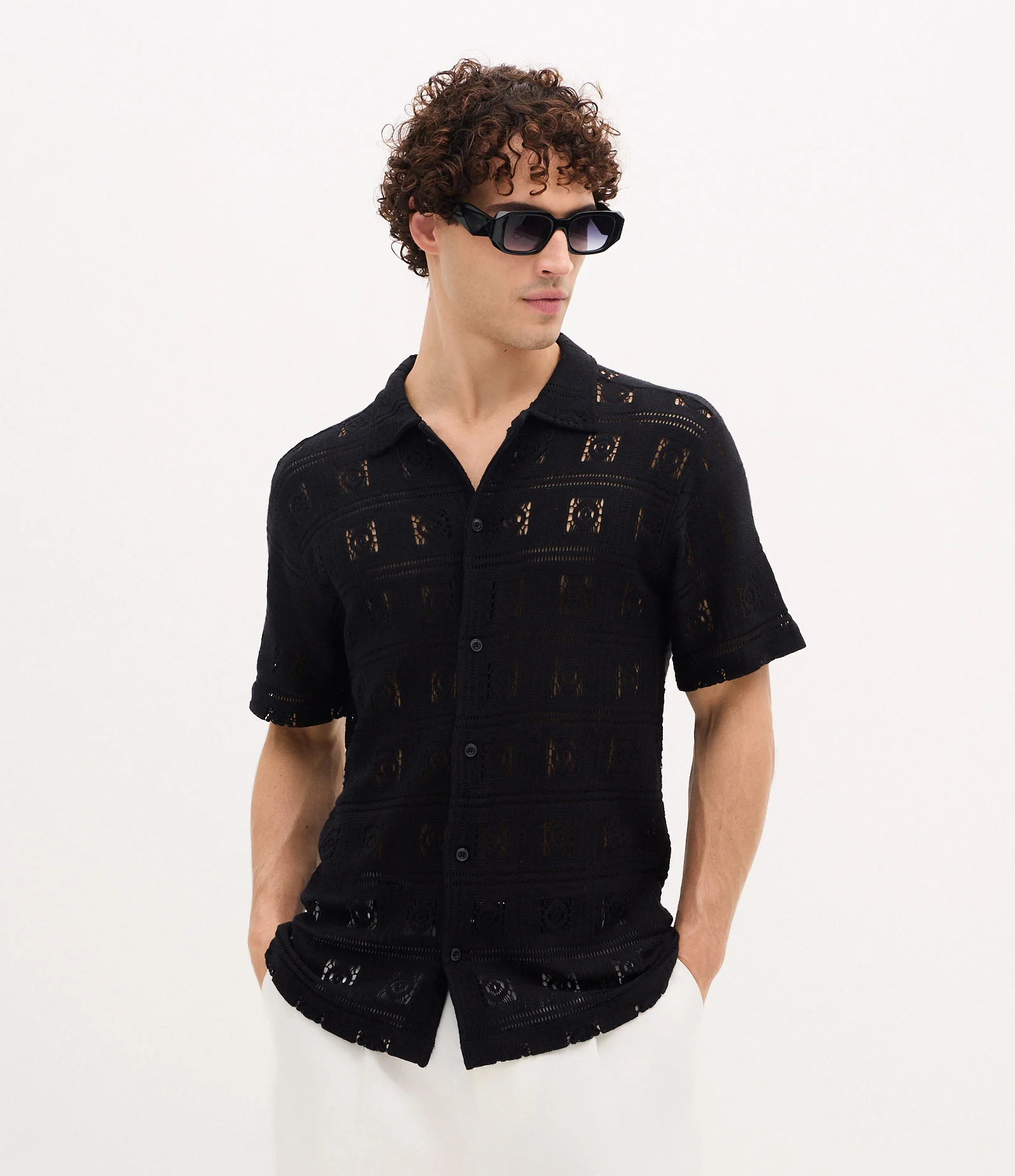 Camisa em Tricô com Quadros de Efeito Crochê Preto 1