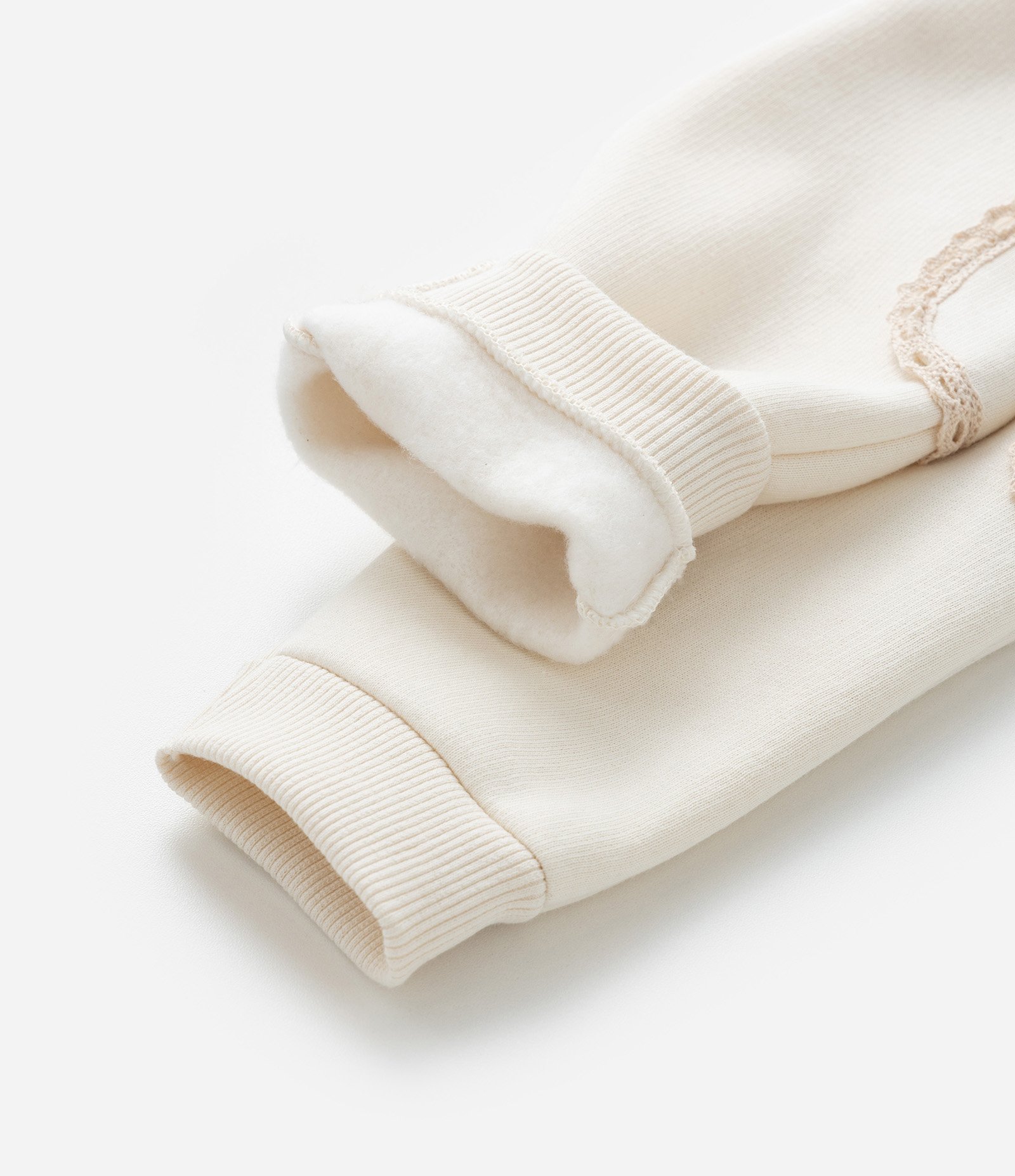 Calça Infantil em Moletom Quentinho com Bolso Lateral Rendado - Tam 0 a 18 meses Bege 4