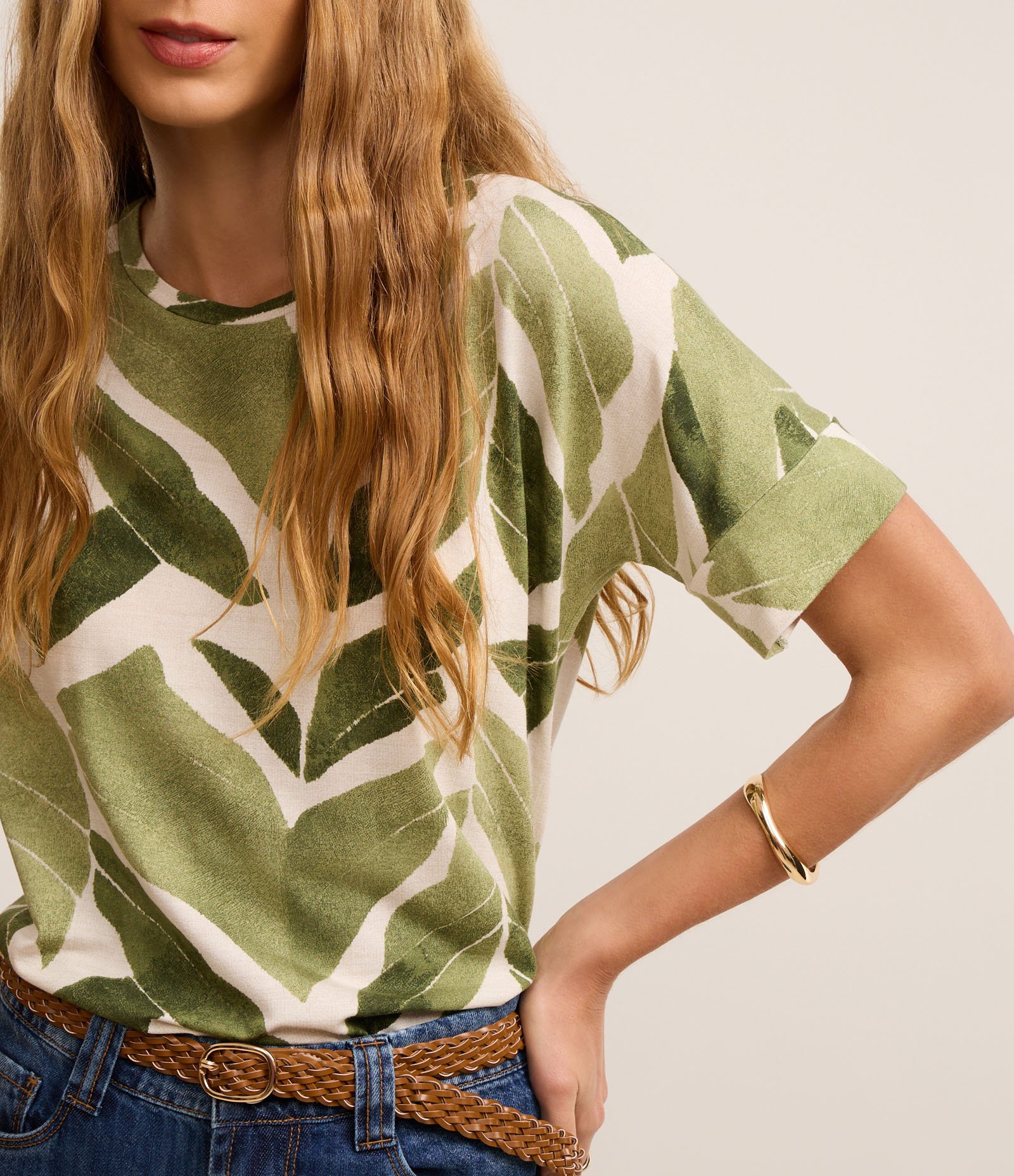 Camisa em Viscose com Estampa Folhagem de Efeito Estonado Verde/Branco 3