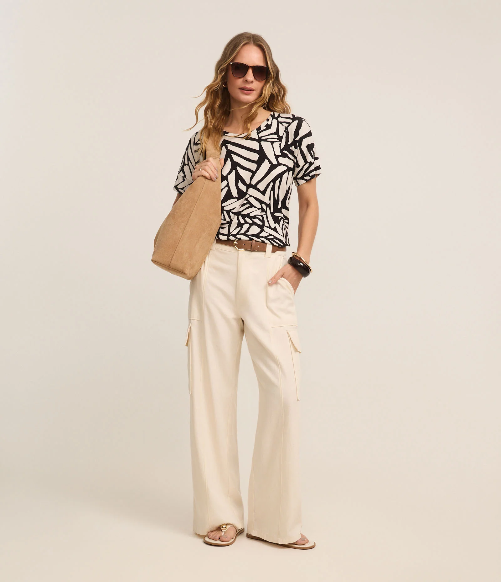 Blusa em Viscose com Estampa de Folhagem Preto/Branco 2