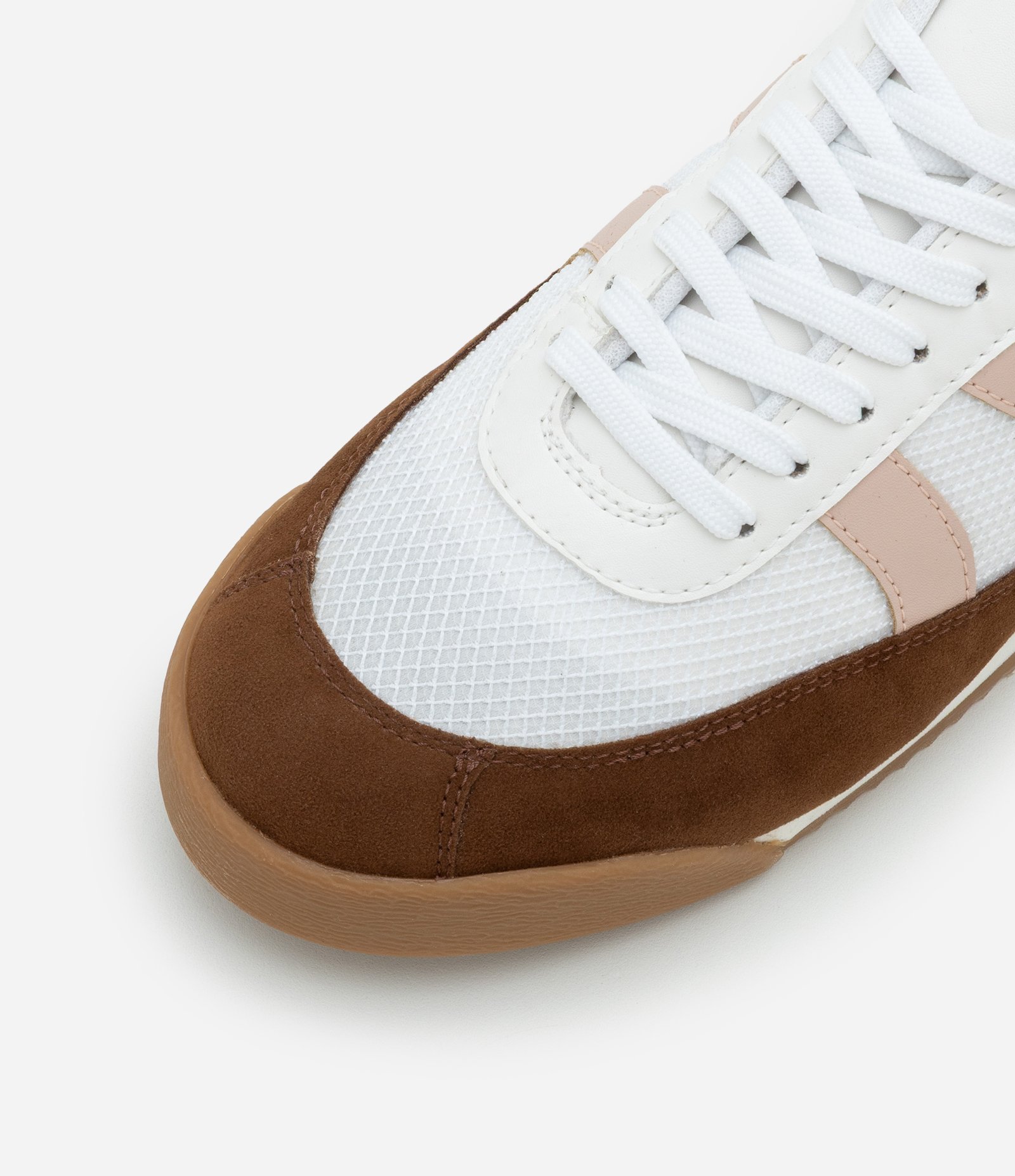 Tênis Chuteira em Tela com Efeito Camurça e Recortes Marrom/Branco 4