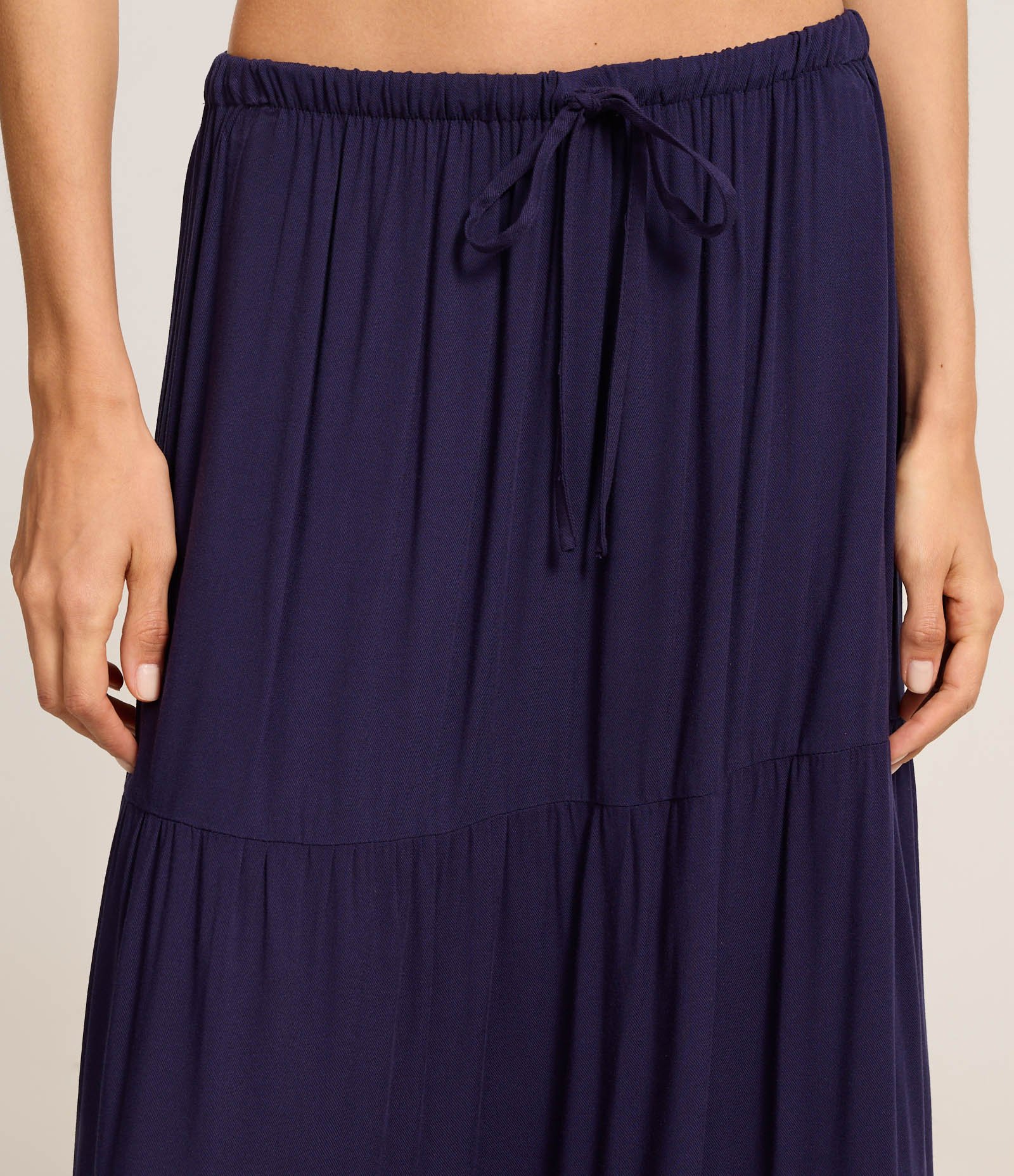 Saia Evasê Longa em Viscose com Recortes e Amarração Azul Marinho 4