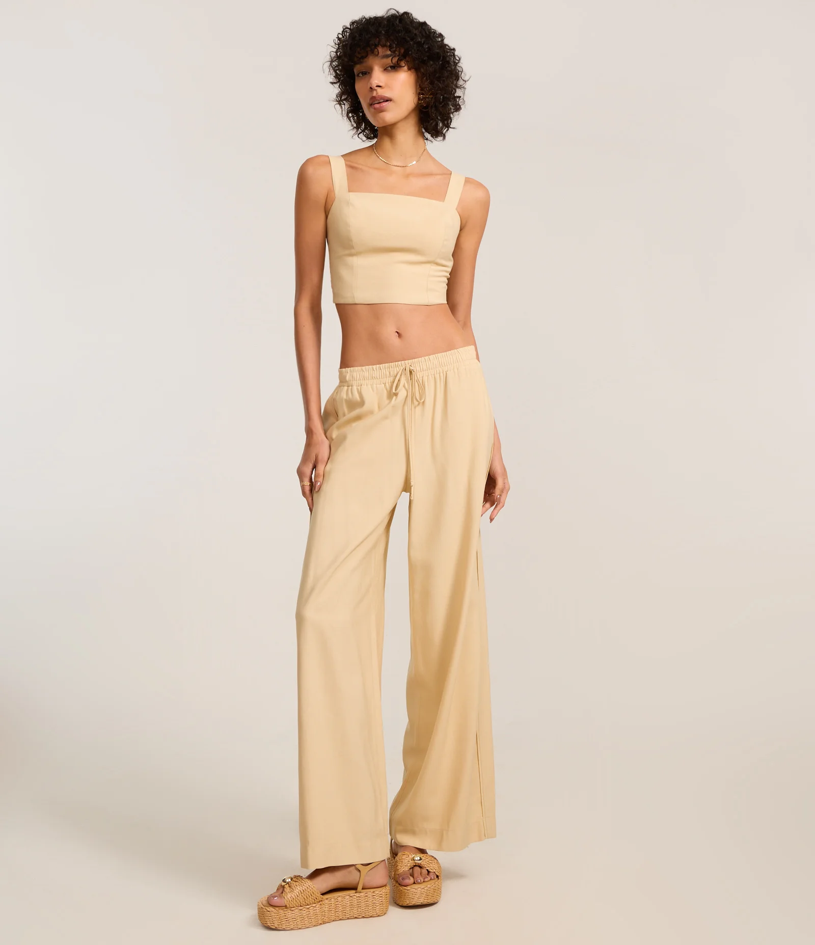 Blusa Cropped em Viscolinho com Lastex nas Costas Bege 2