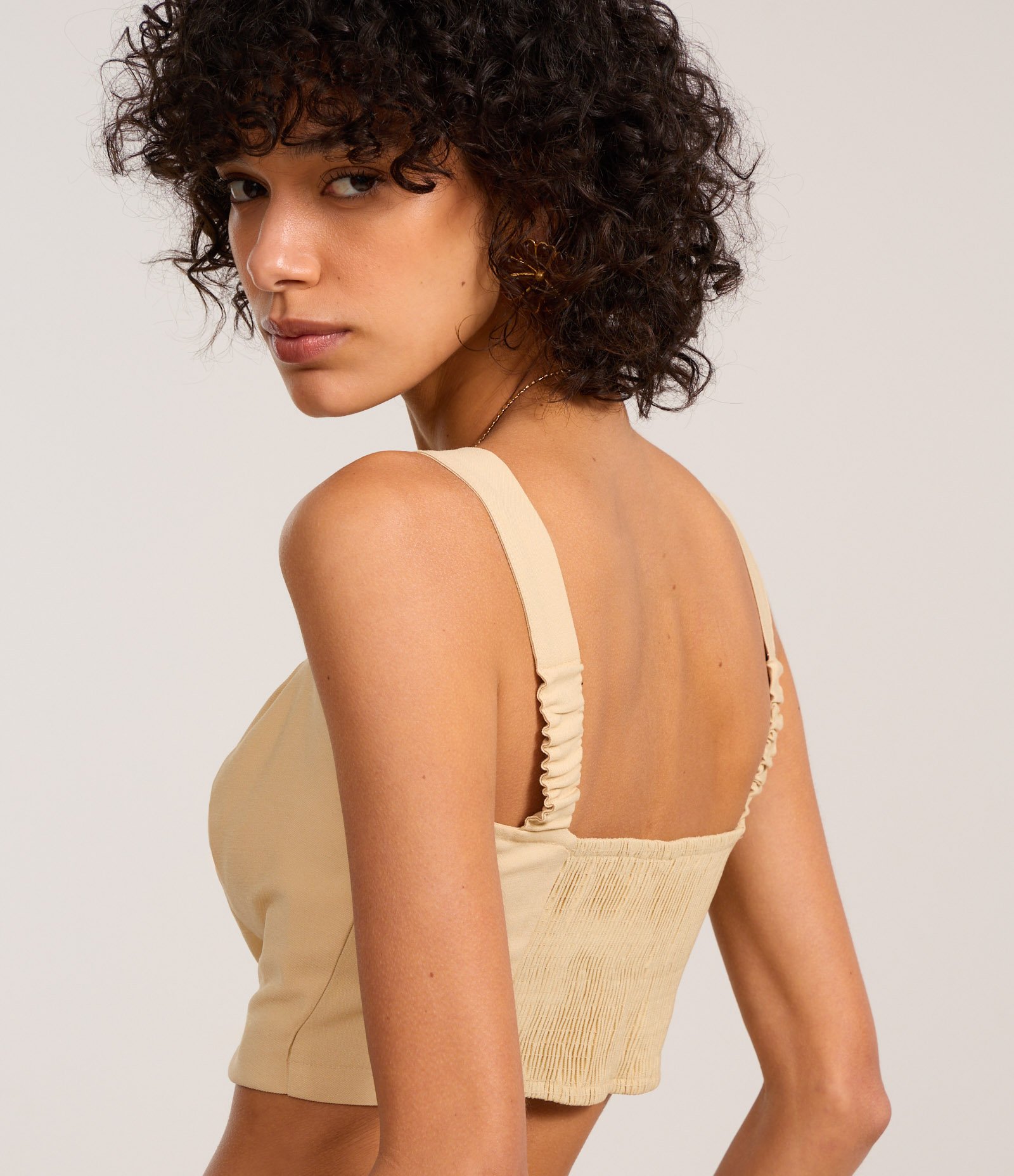 Blusa Cropped em Viscolinho com Lastex nas Costas Bege 3