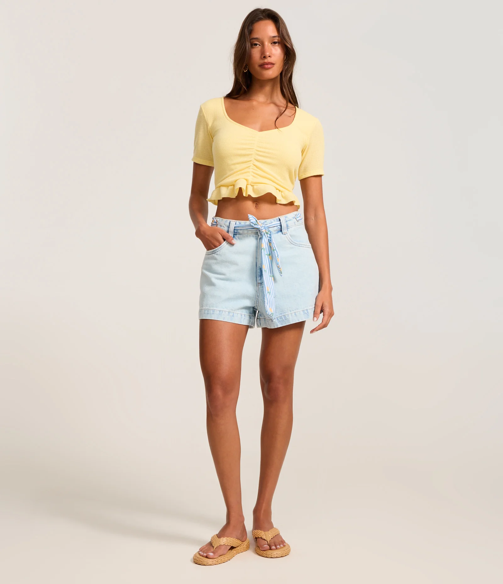 Blusa Cropped Texturizada com Franzido e Babado na Barra Amarelo 2
