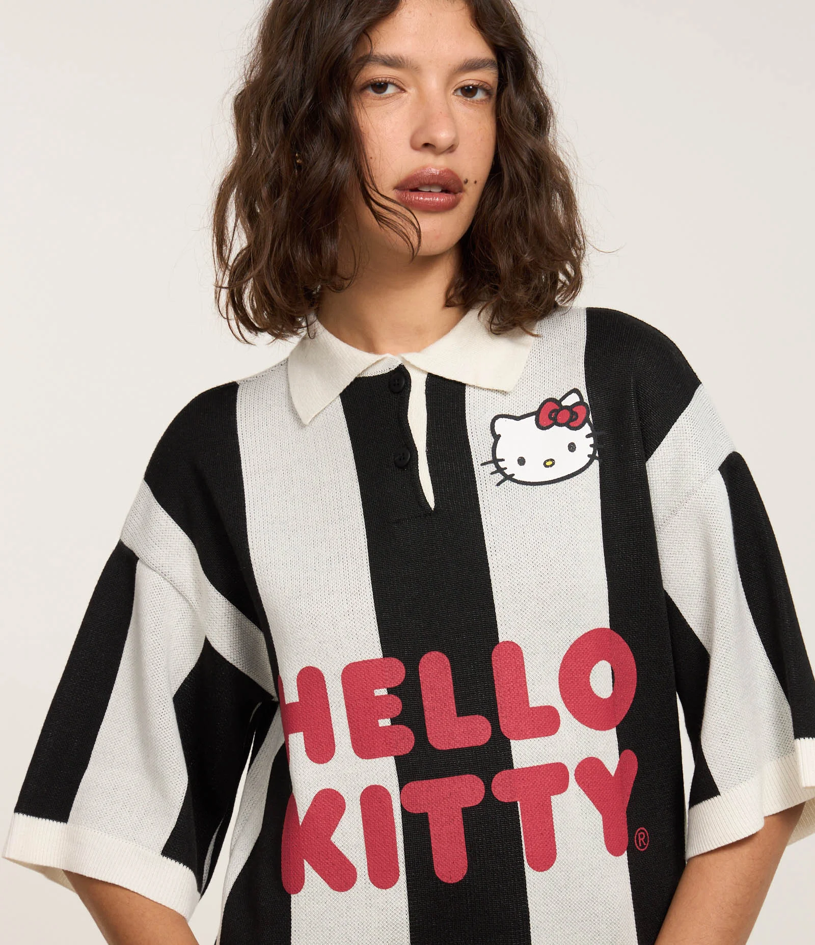 Camiseta em Tricô com Listras e Lettering Hello Kitty Branco/Preto 2