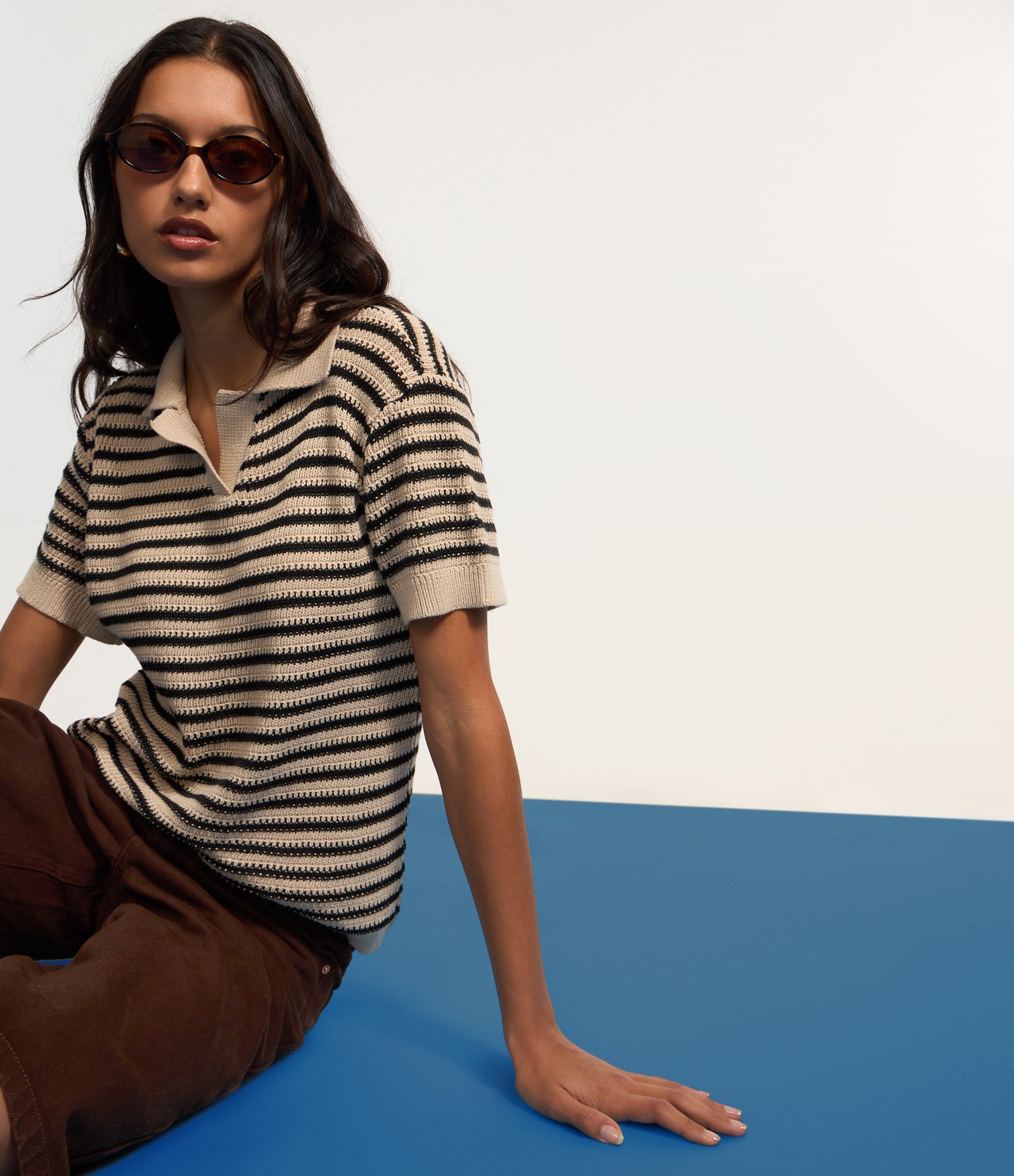 Blusa em Tricô com Listras e Manga Curta Bege 4