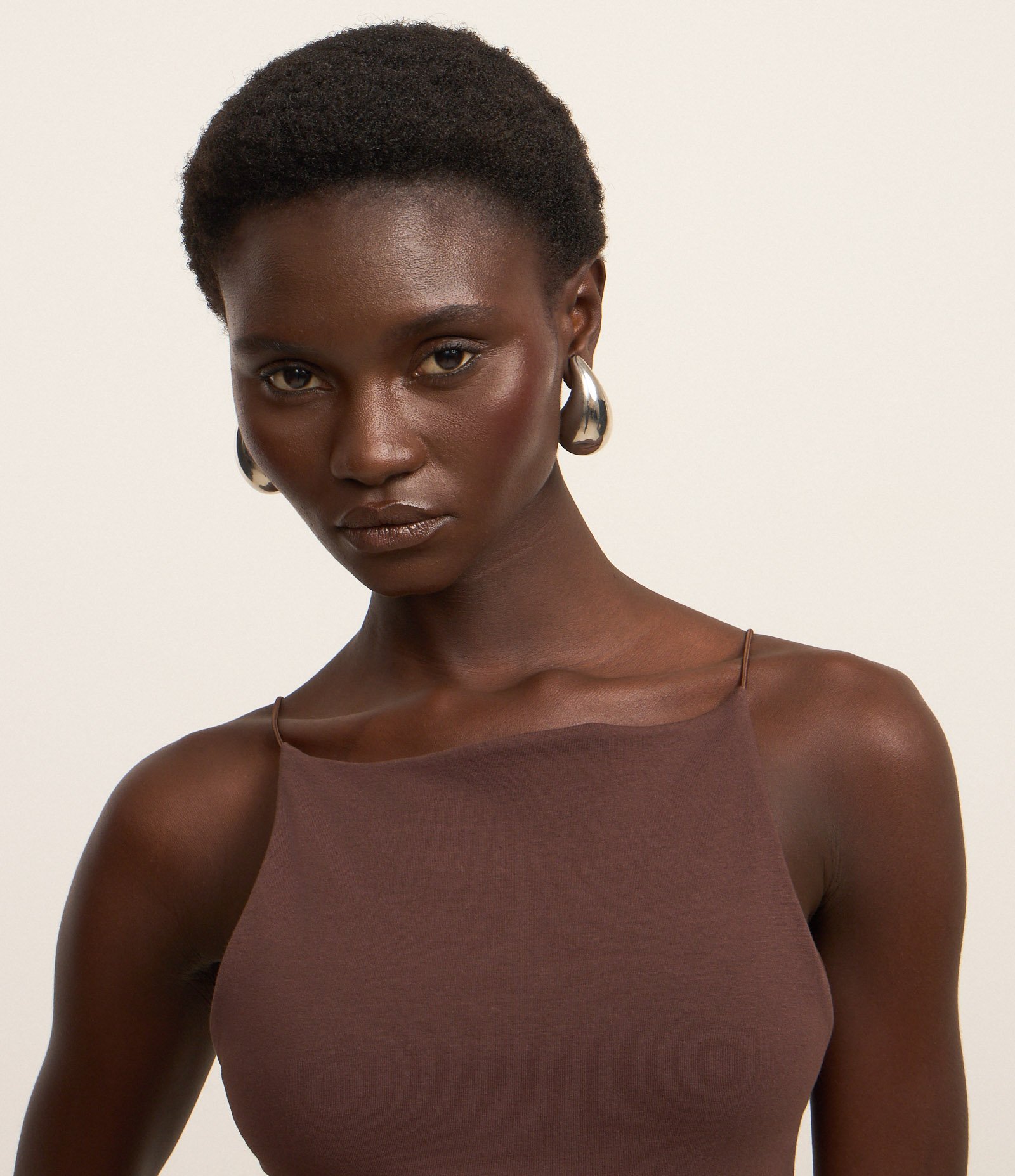 Vestido Midi com Alças Finas e Fenda Marrom 3