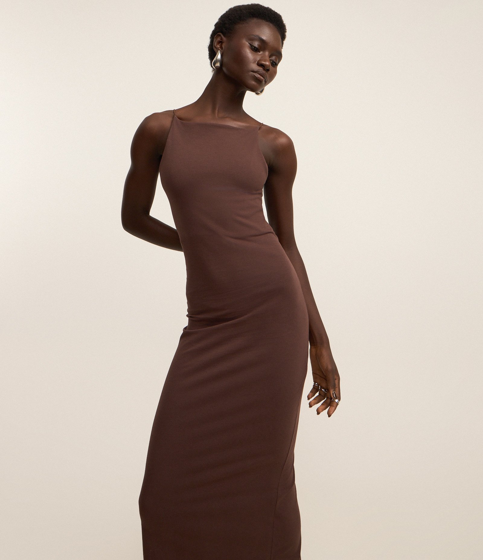 Vestido Midi com Alças Finas e Fenda Marrom 4