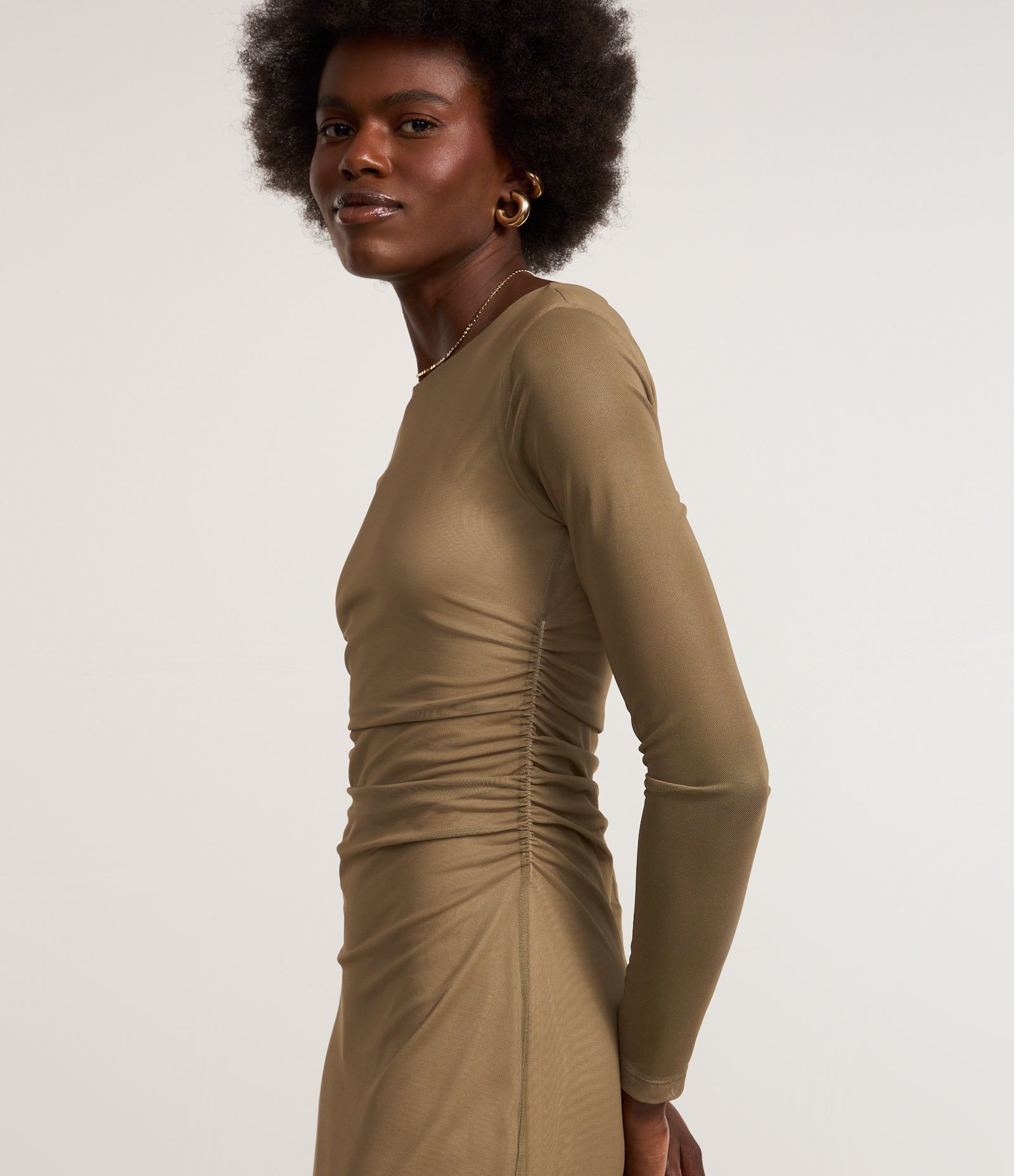 Vestido Long Midi em Tule com Decote Halter e Drapeados Verde 2