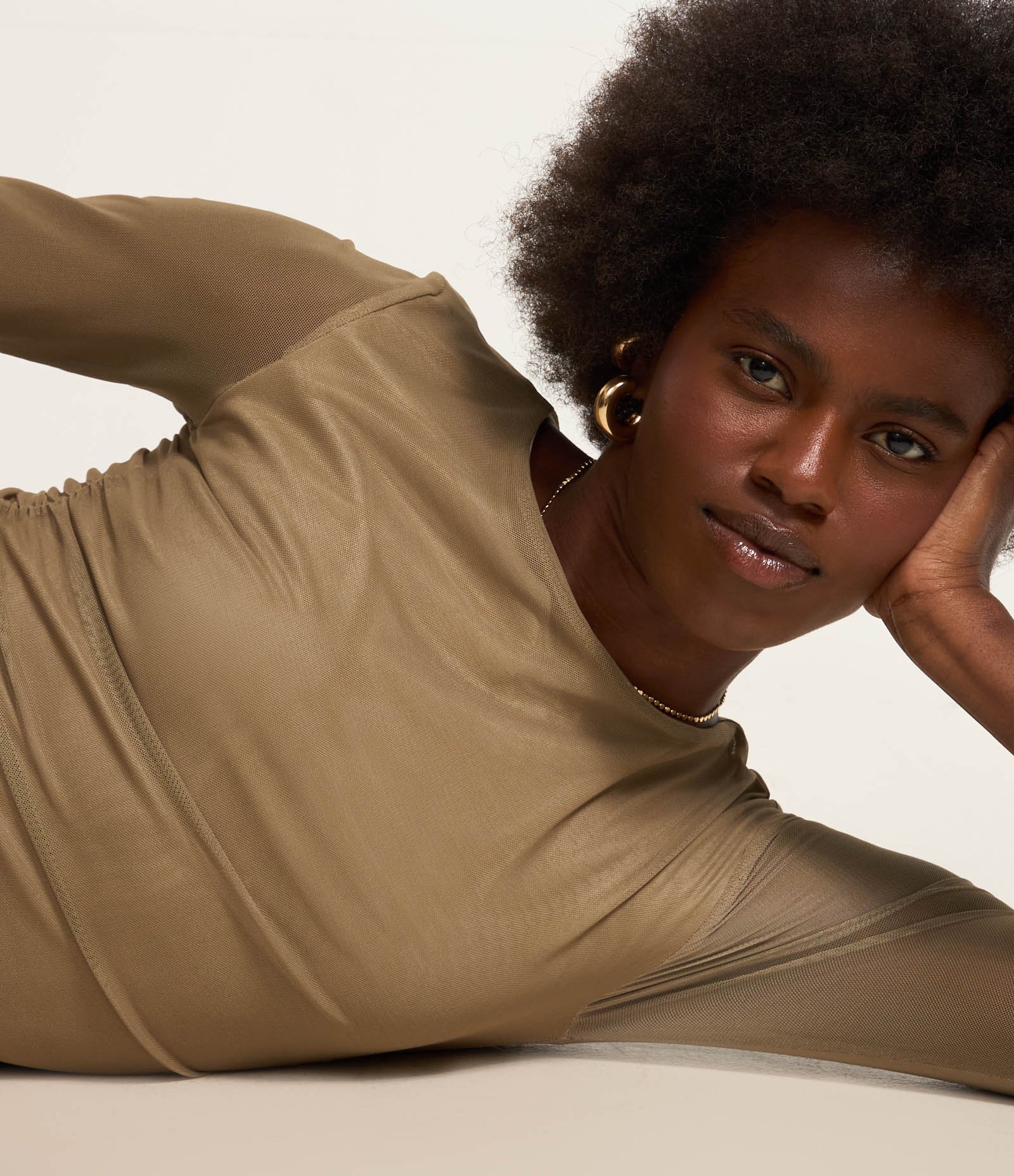 Vestido Long Midi em Tule com Decote Halter e Drapeados Verde 3