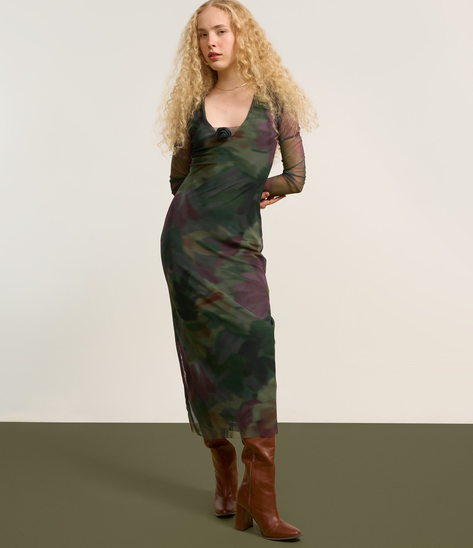 Vestido Long Midi em Tule Floral com Manga Longa Verde 4