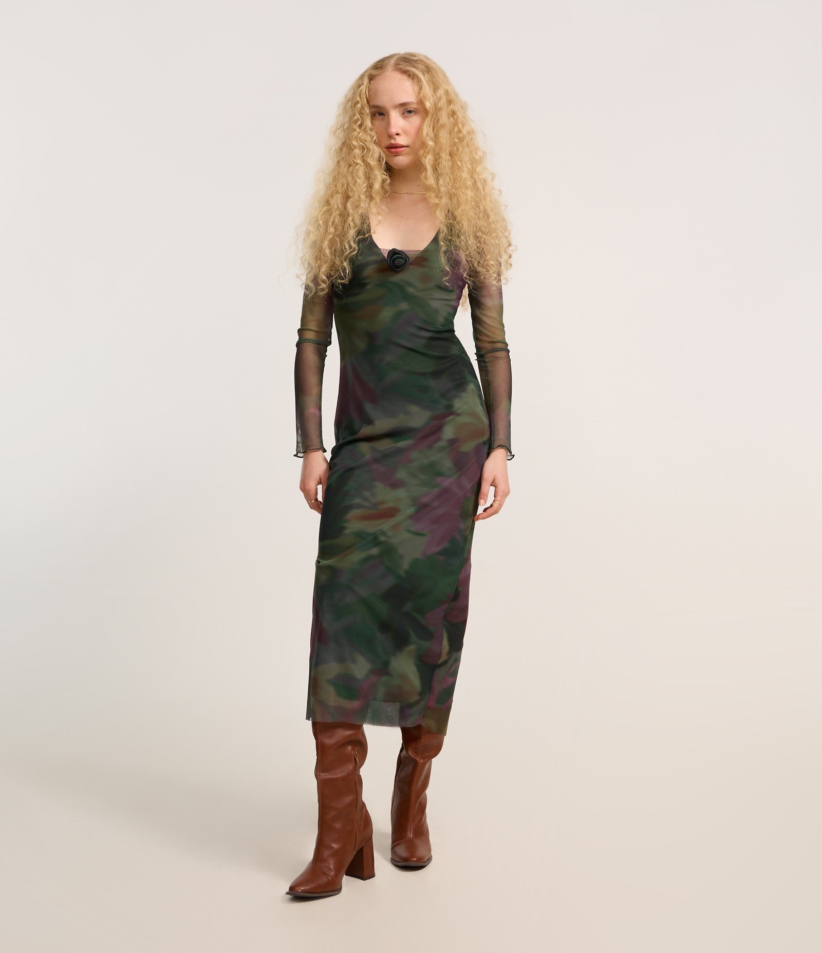 Vestido Long Midi em Tule Floral com Manga Longa Verde 1