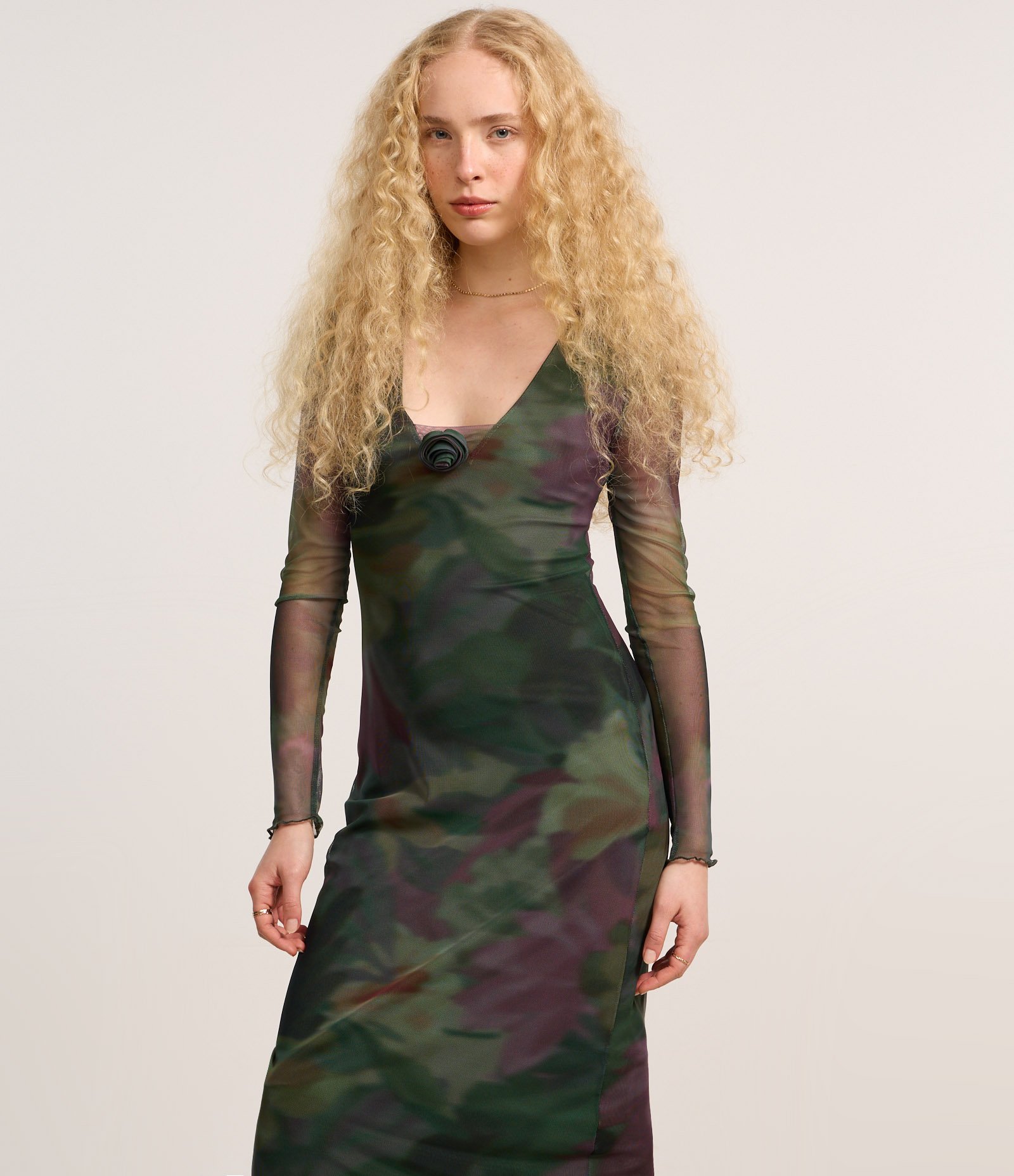 Vestido Long Midi em Tule Floral com Manga Longa Verde 2