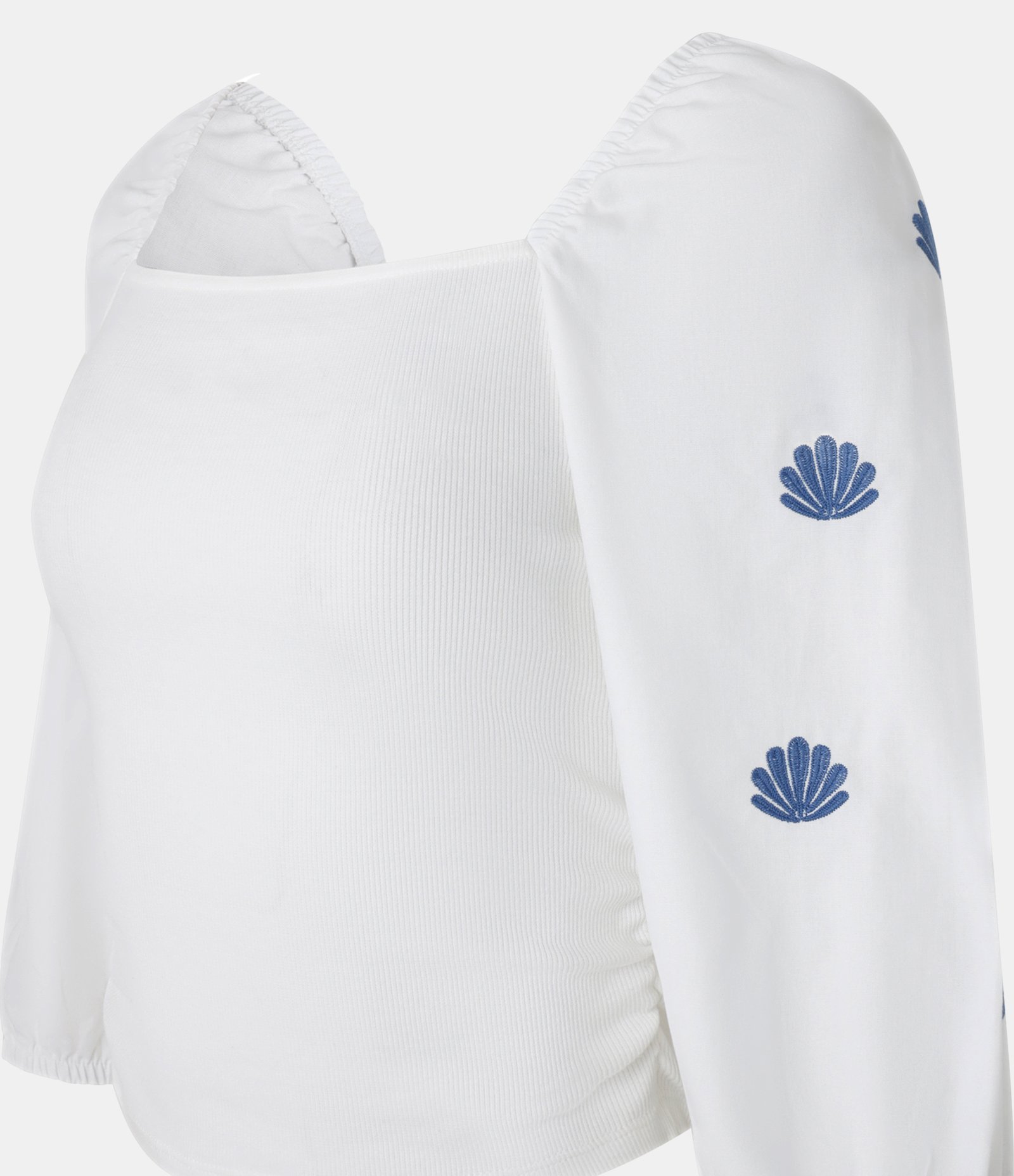 Blusa em Ribana com Manga Bufante e Bordado de Concha Branco 5