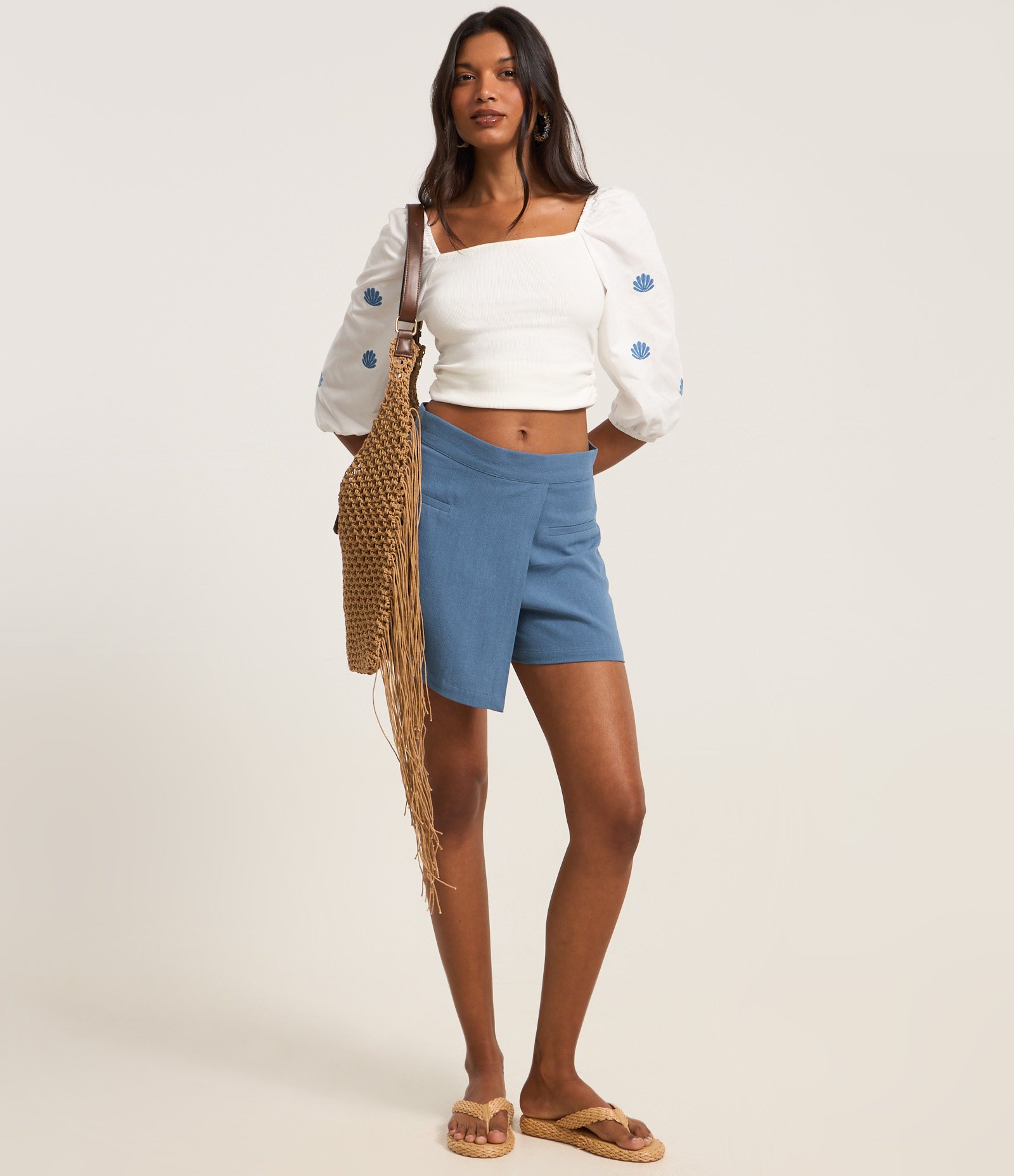 Blusa em Ribana com Manga Bufante e Bordado de Concha Branco 2