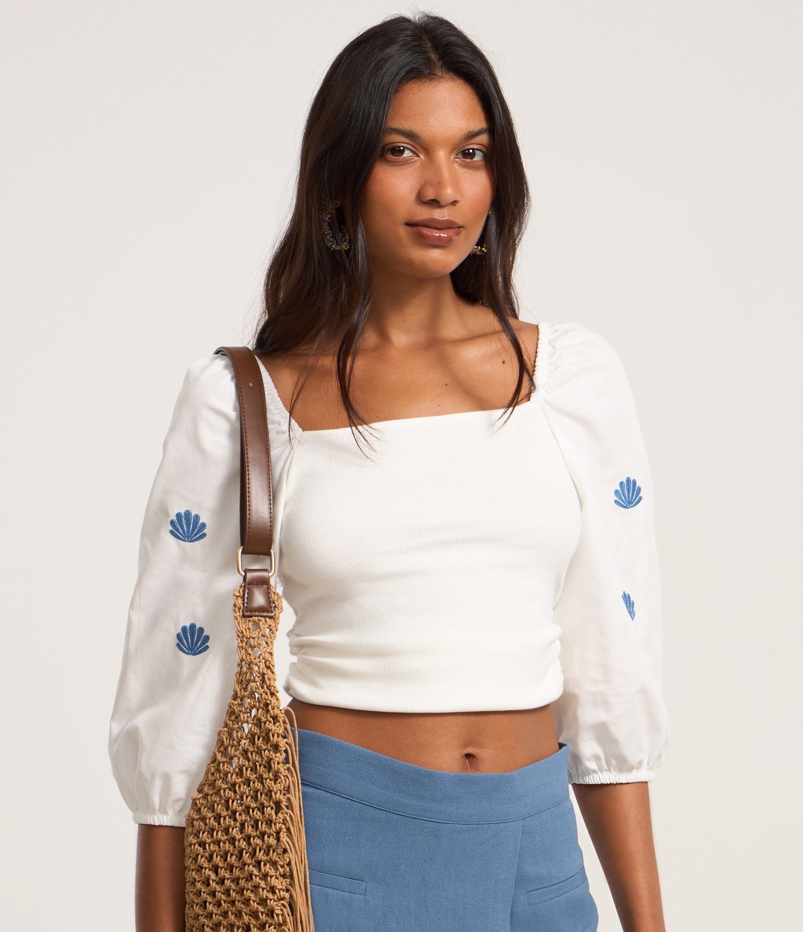 Blusa em Ribana com Manga Bufante e Bordado de Concha Branco 3