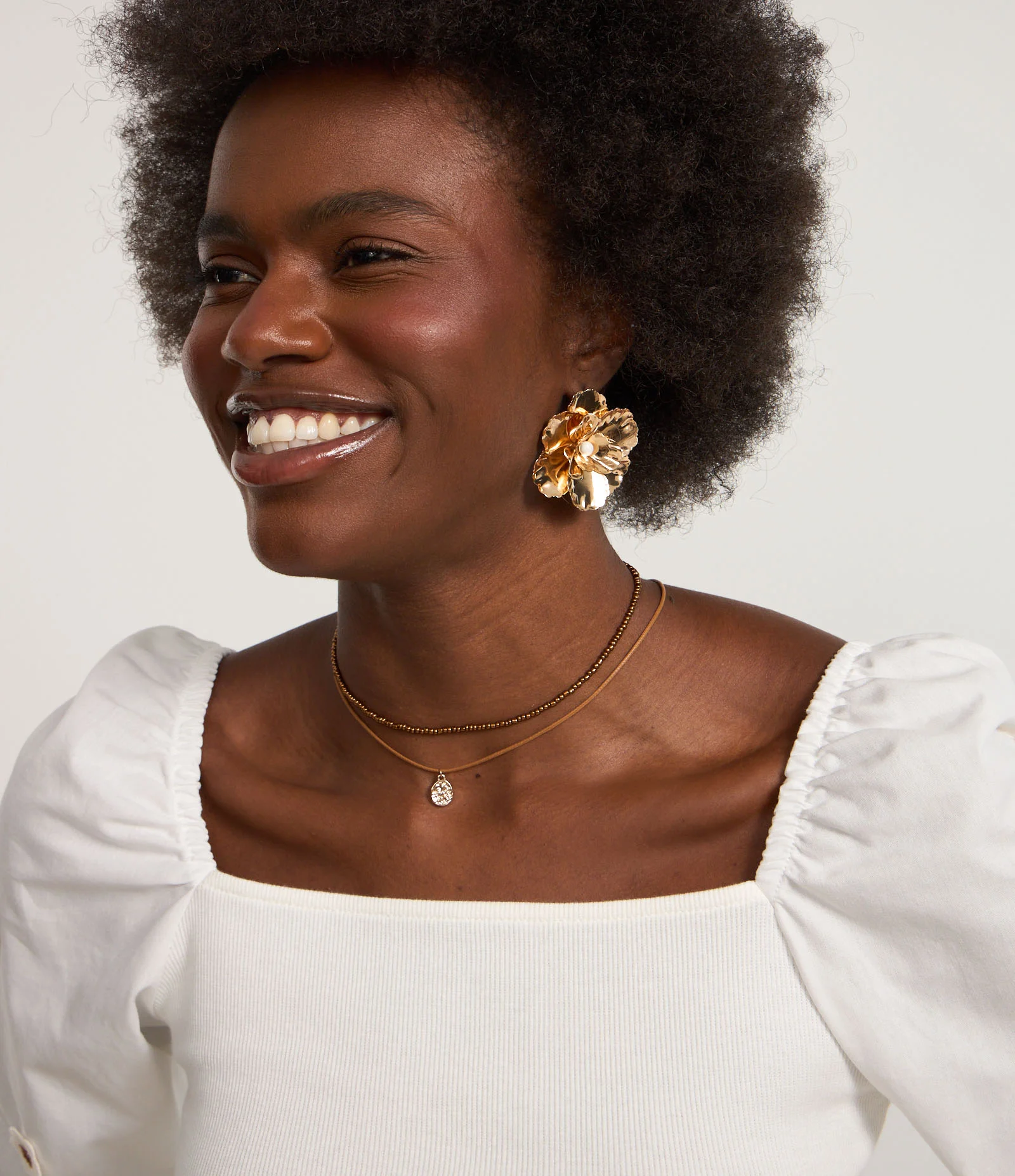 Blusa Cropped em Ribana com Margaridas 3D na Manga Branco 3