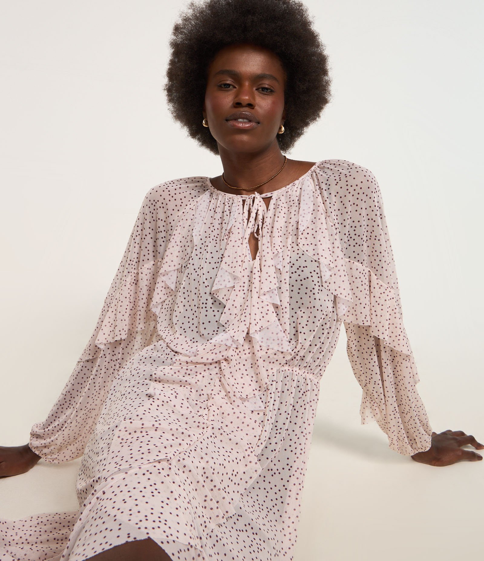 Vestido Longo em Tule Poá com Babados e Forro Contrastante Bege 3