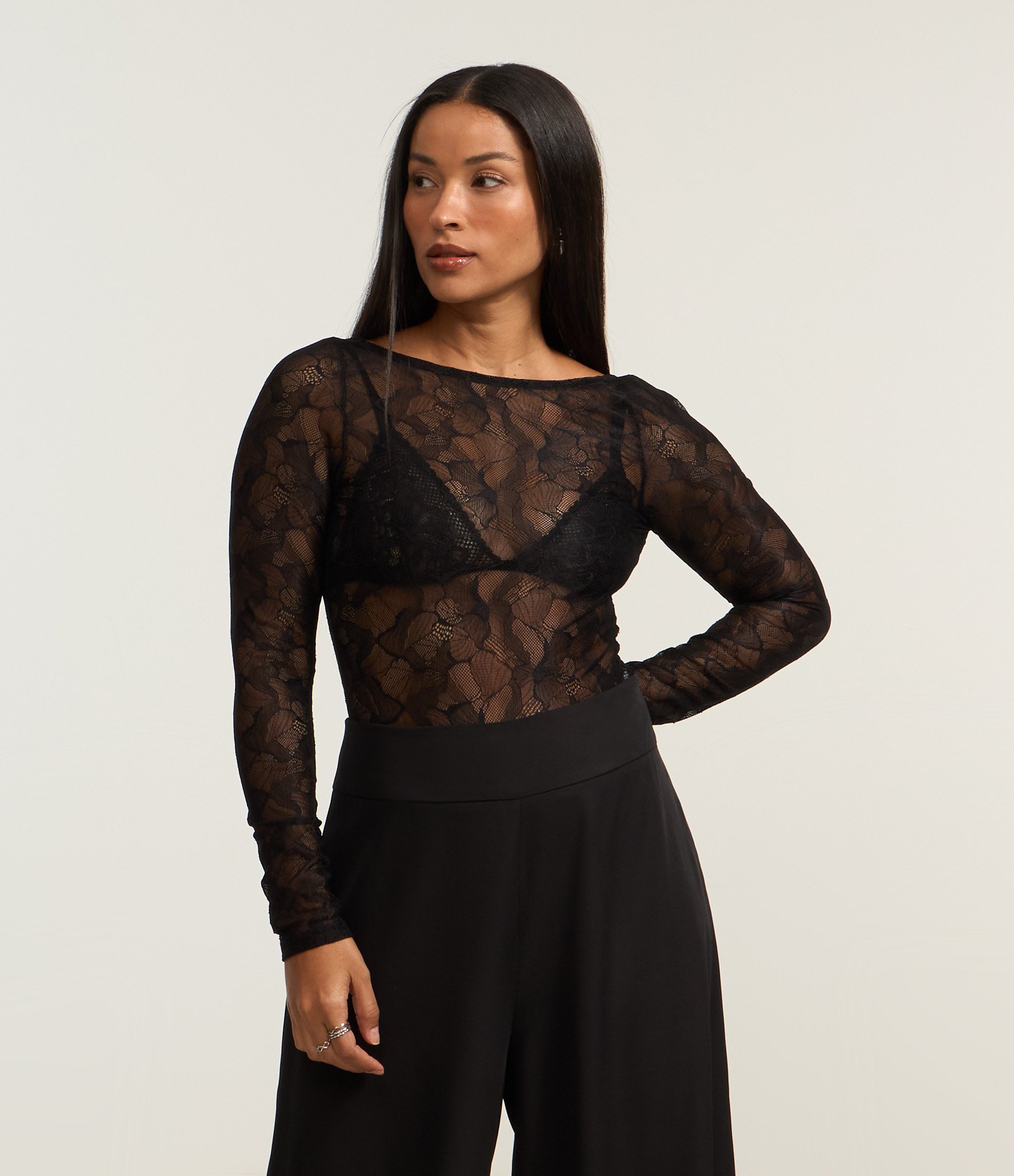 Body em Renda Floral com Manga Longa Preto 3