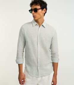 Camisa Regular em Linho e Gola Colarinho