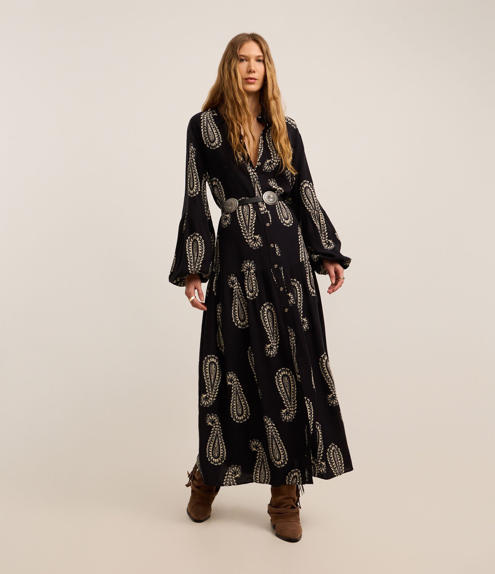 Vestido Chemise em Viscose com Botões e Estampa Paisley Preto 1