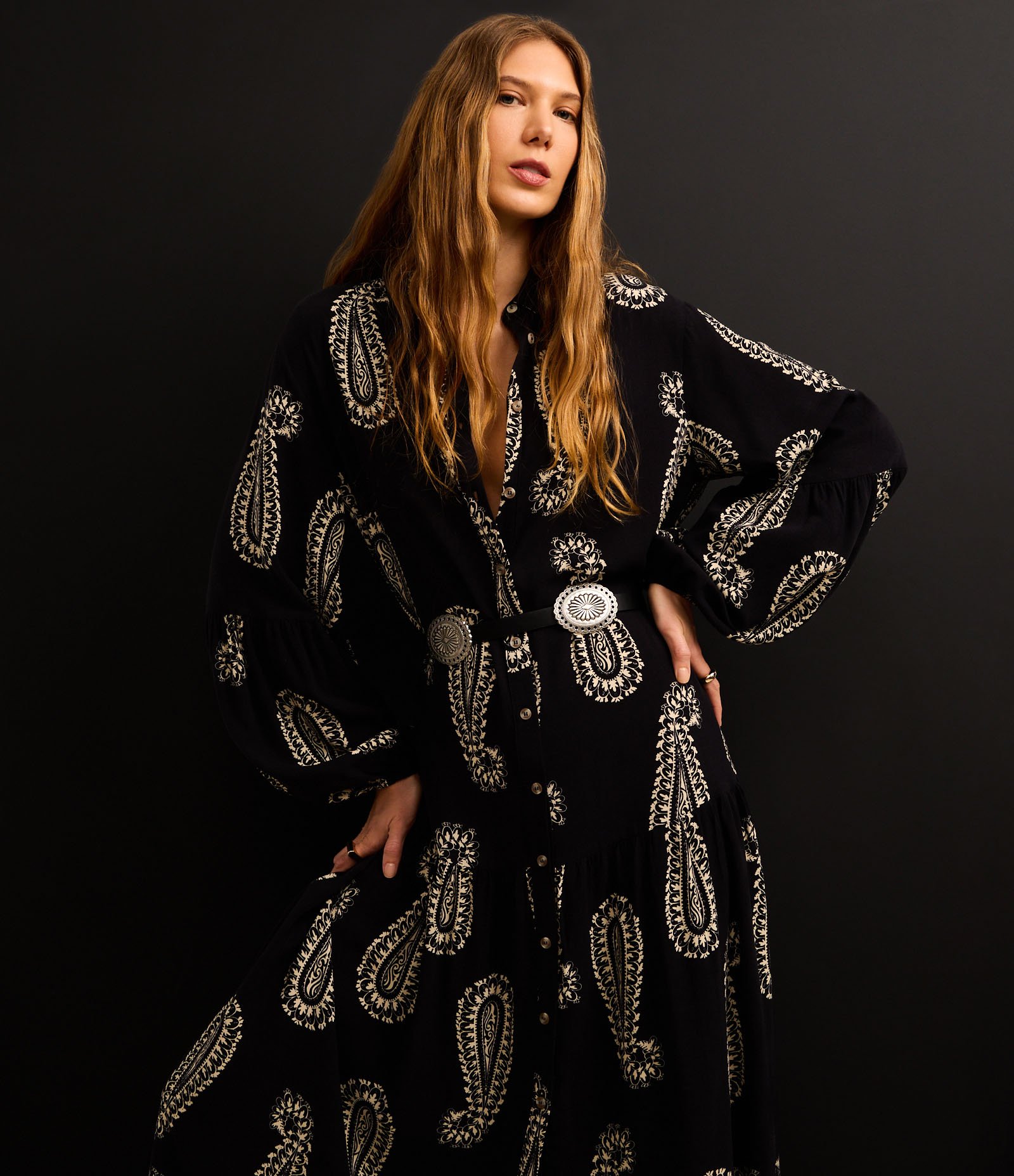 Vestido Chemise em Viscose com Botões e Estampa Paisley Preto 5