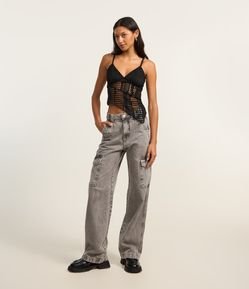 Calça Reta Comfort em Jeans com Bolsos Cargo