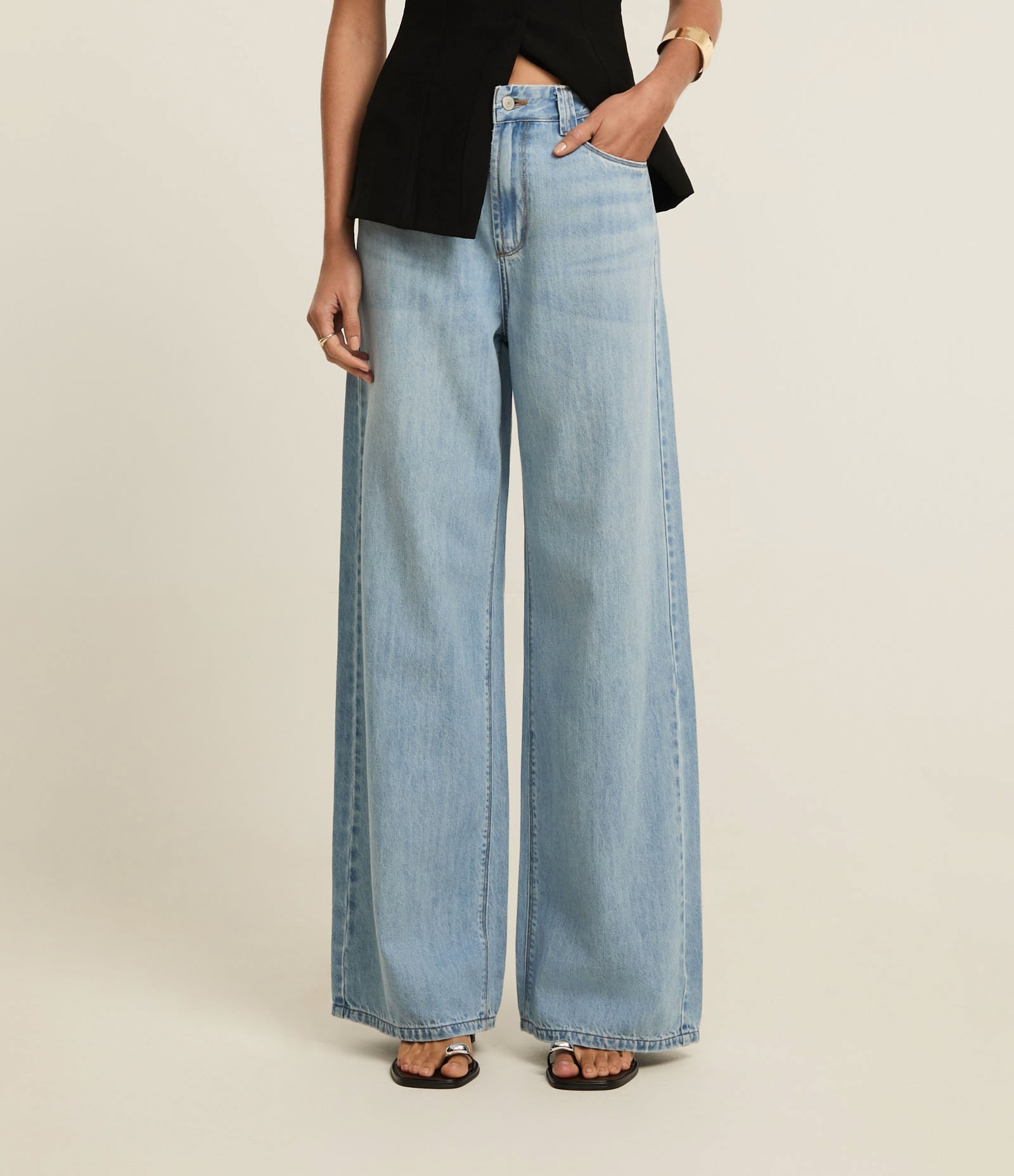 Calça Wide Leg em Jeans com Cós Alfaiatado Azul Claro 3