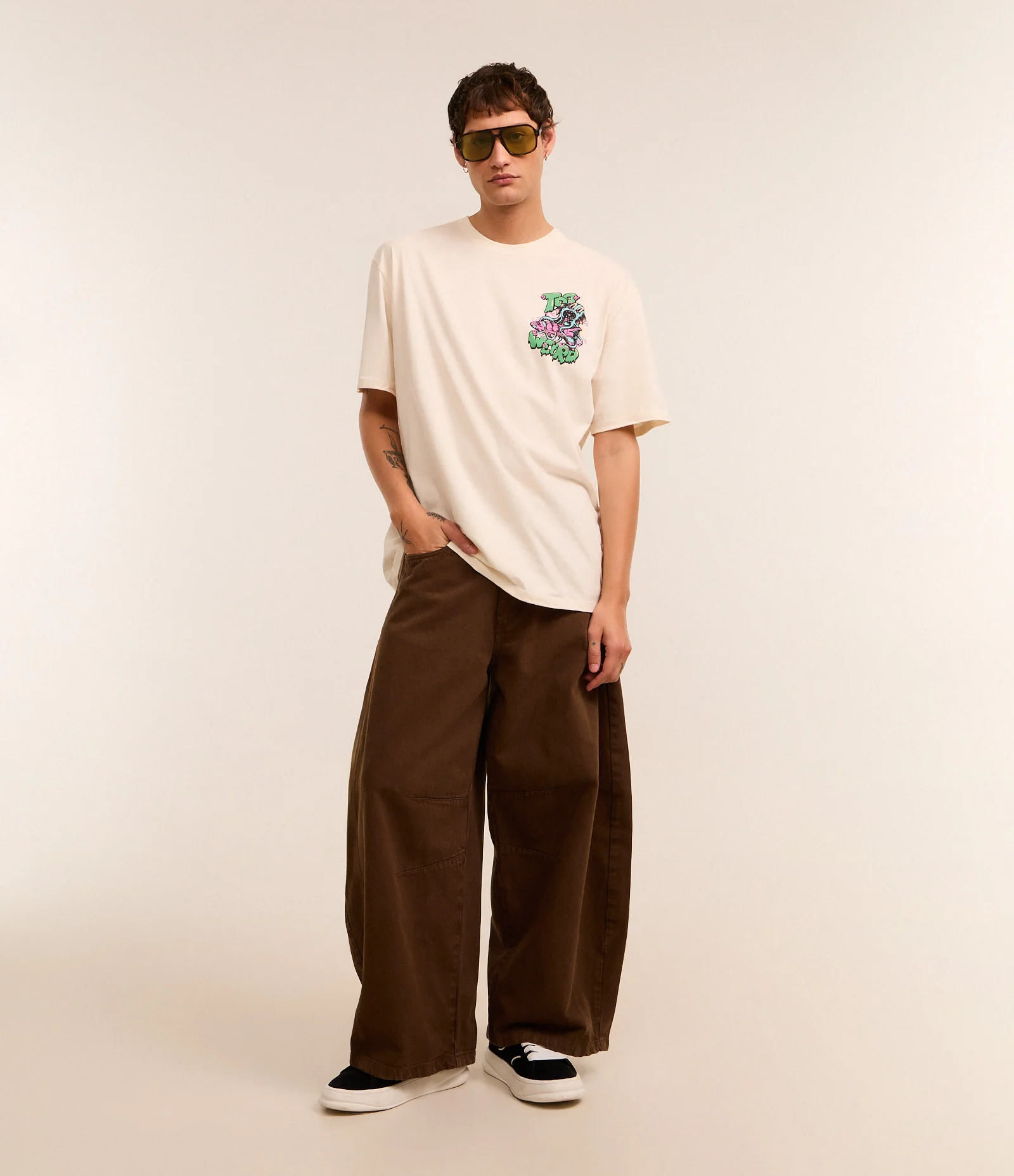 Camiseta Relaxed em Algodão com Estampa de Polvo e Lettering Bege 2