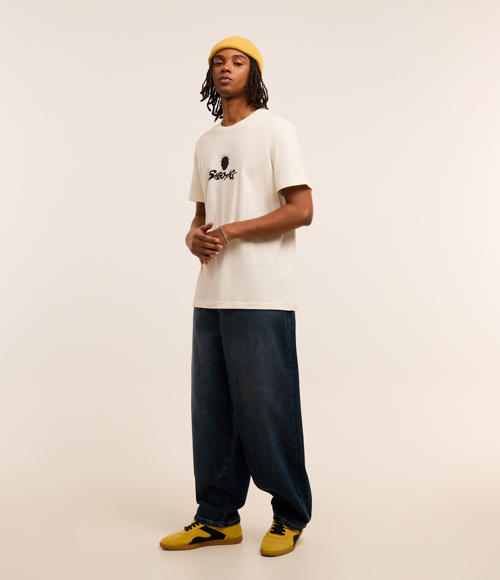 Camiseta Comfort em Algodão com Estampa Lettering Sabotage Bege 3