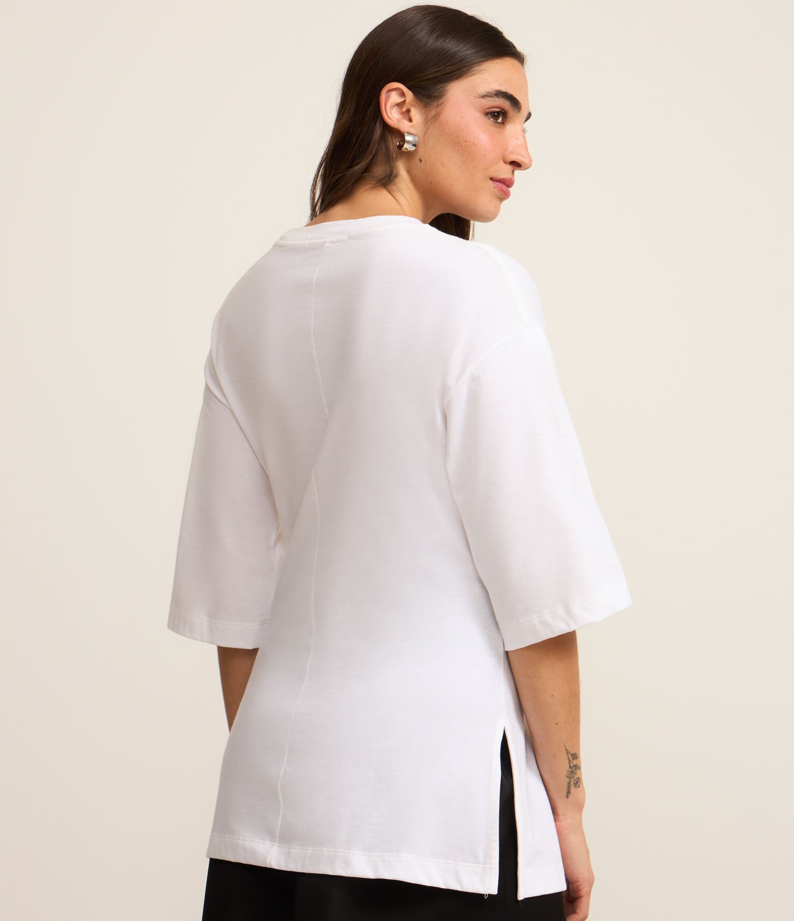Camiseta Comfort em Algodão com Detalhe e Ajuste Frontal Branco 3