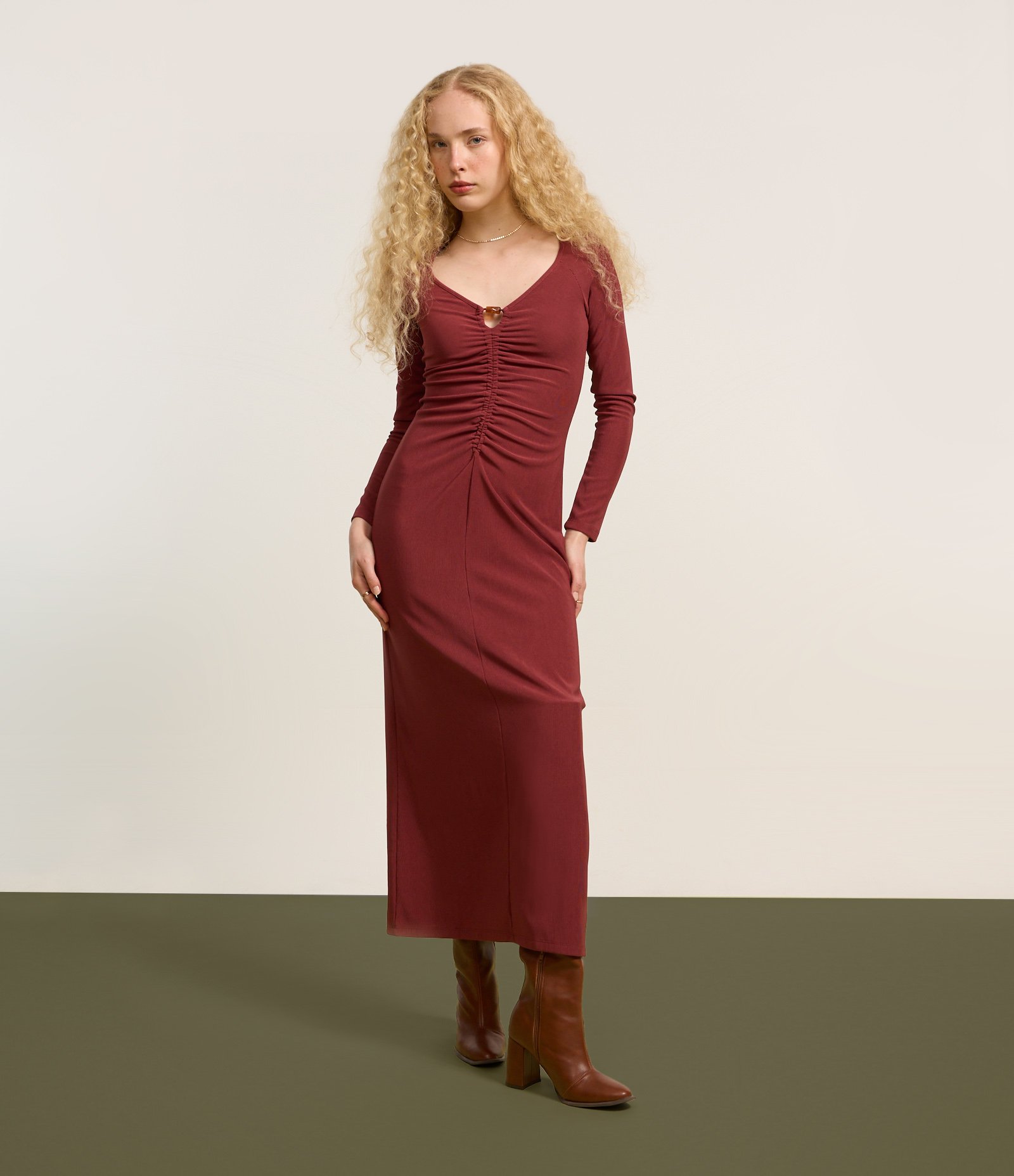 Vestido Longo em Ribana com Aviamento no Busto e Franzido Frontal Vermelho 4