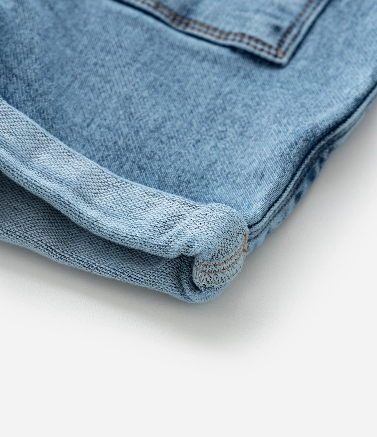 Jardineira Infantil em Malha Jeans Confortável com Bolsinhos - Tam 0 a 18 meses Azul 3