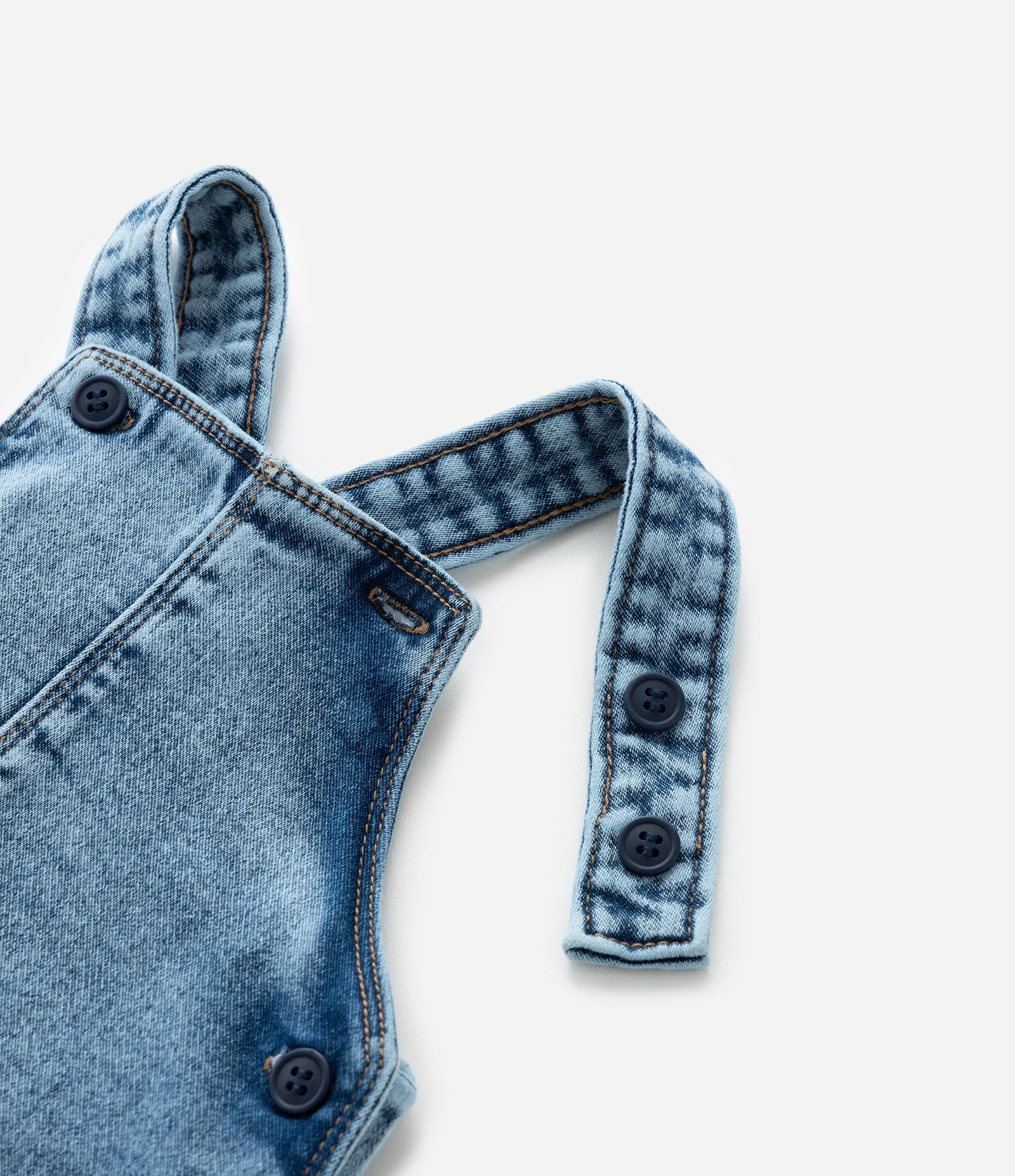 Jardineira Infantil em Malha Jeans Confortável com Bolsinhos - Tam 0 a 18 meses Azul 4