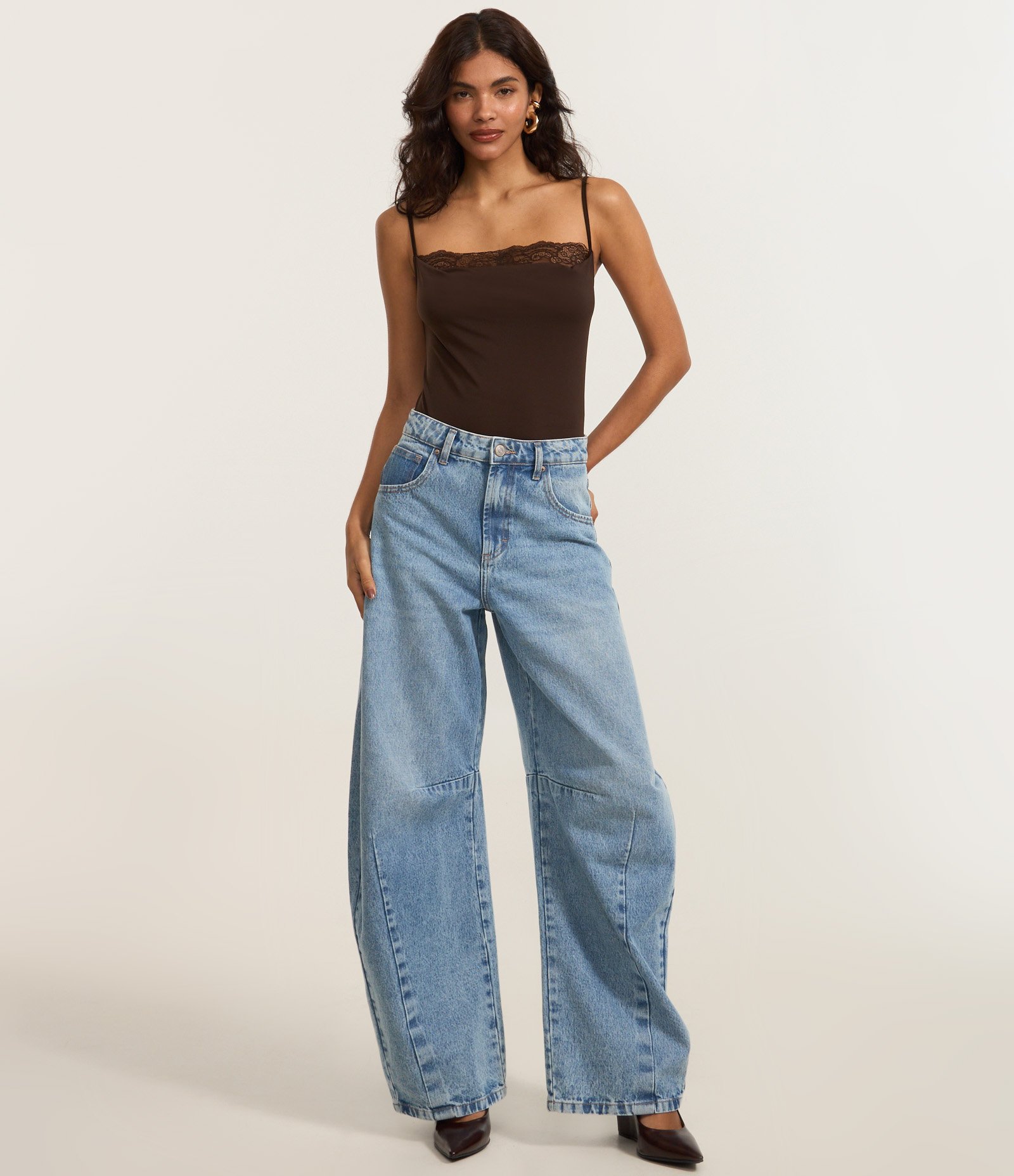 Body com Elastano Decote Degagê e Detalhe em Renda Marrom 2