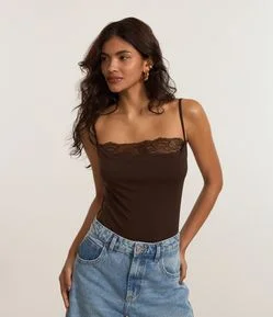 Body com Elastano Decote Degagê e Detalhe em Renda