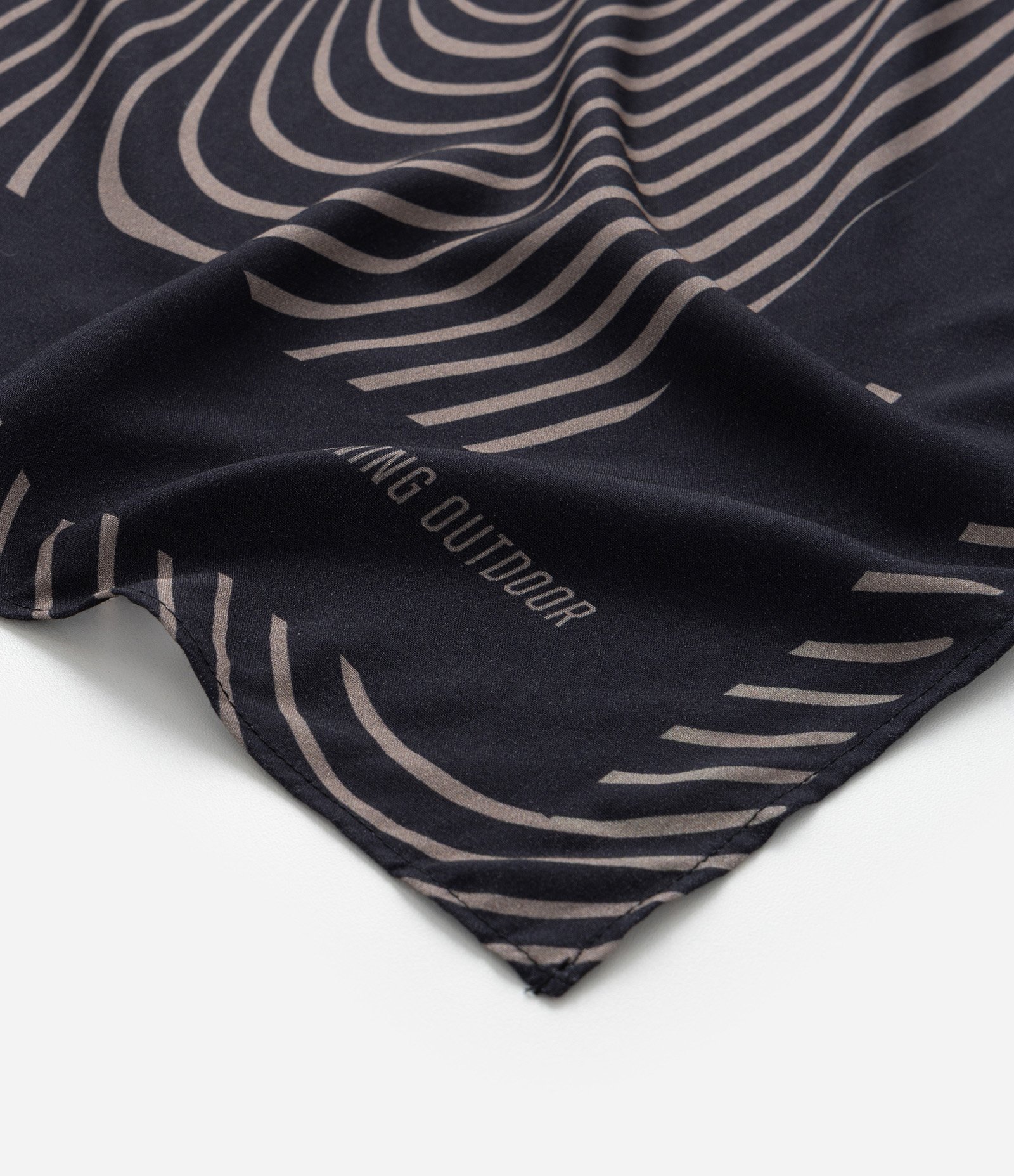 Lenço Quadrado Corrida em Tricoline com Estampa Abstrata Running Outdoor Preto 3