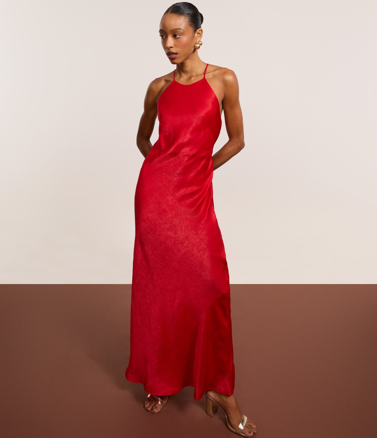 Vestido Long Midi em Cetim com Decote Halter Vermelho 4