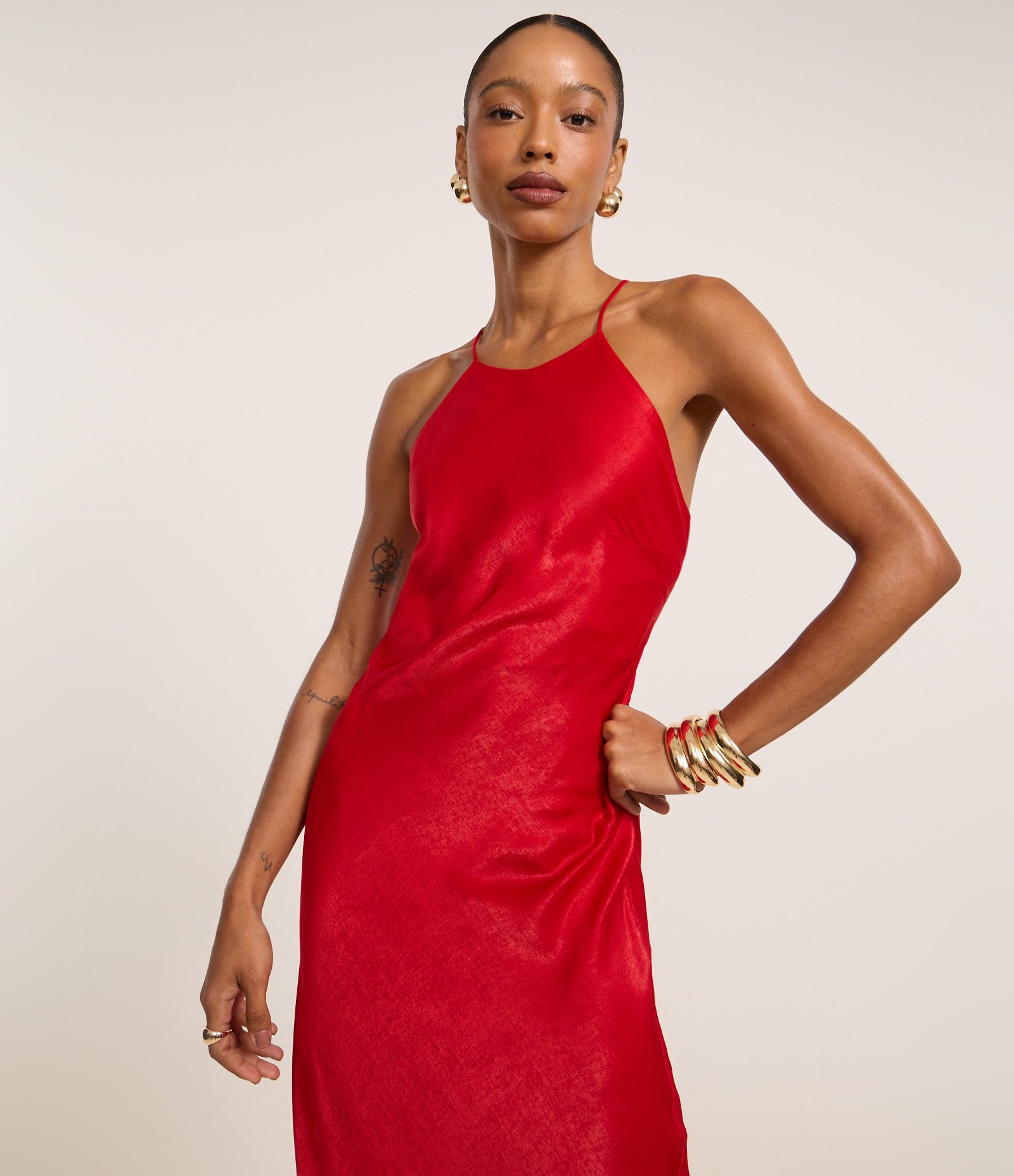 Vestido Long Midi em Cetim com Decote Halter Vermelho 2
