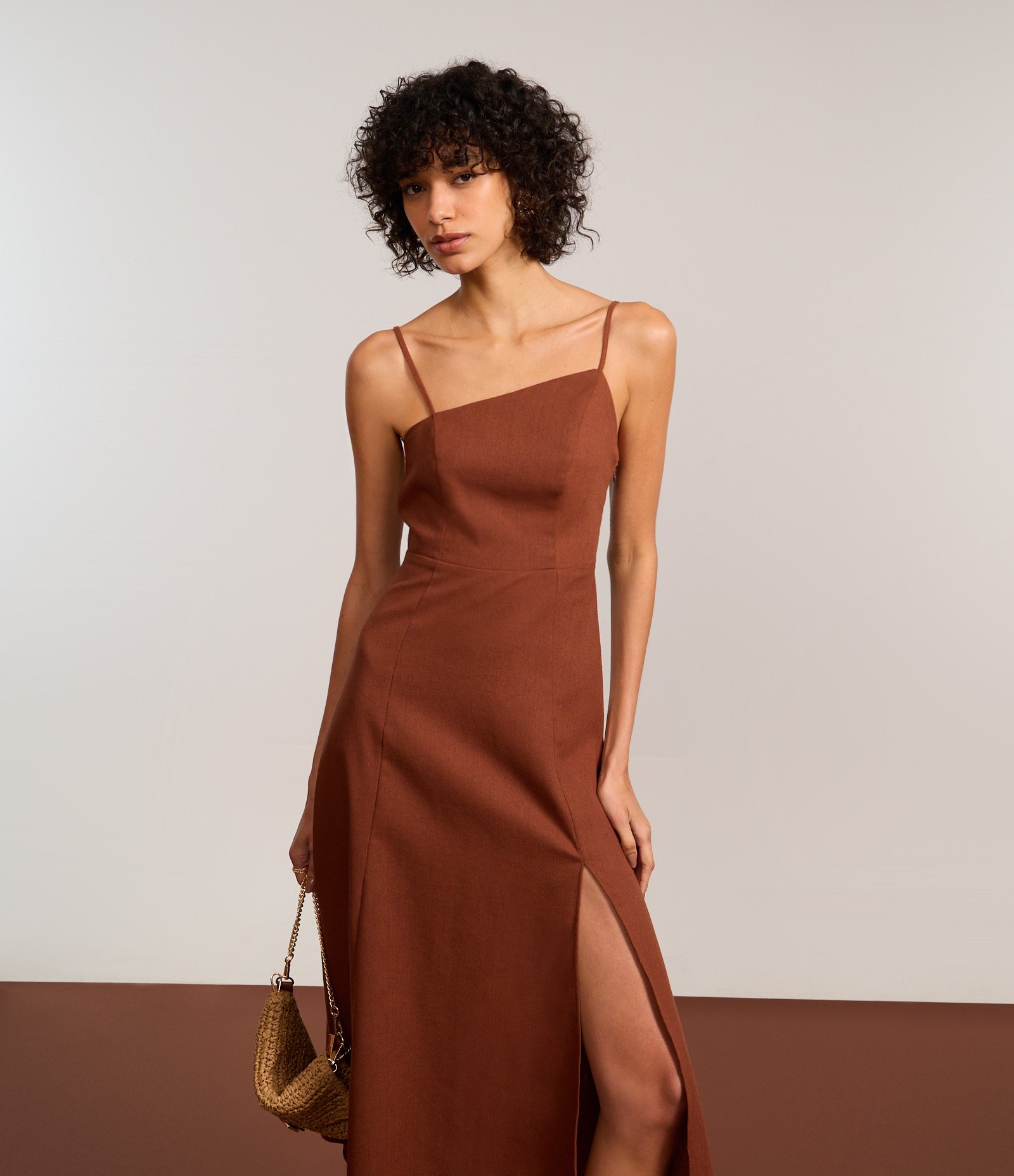 Vestido Longo em Viscose e Linho com Decote Assimétrico Marrom 6