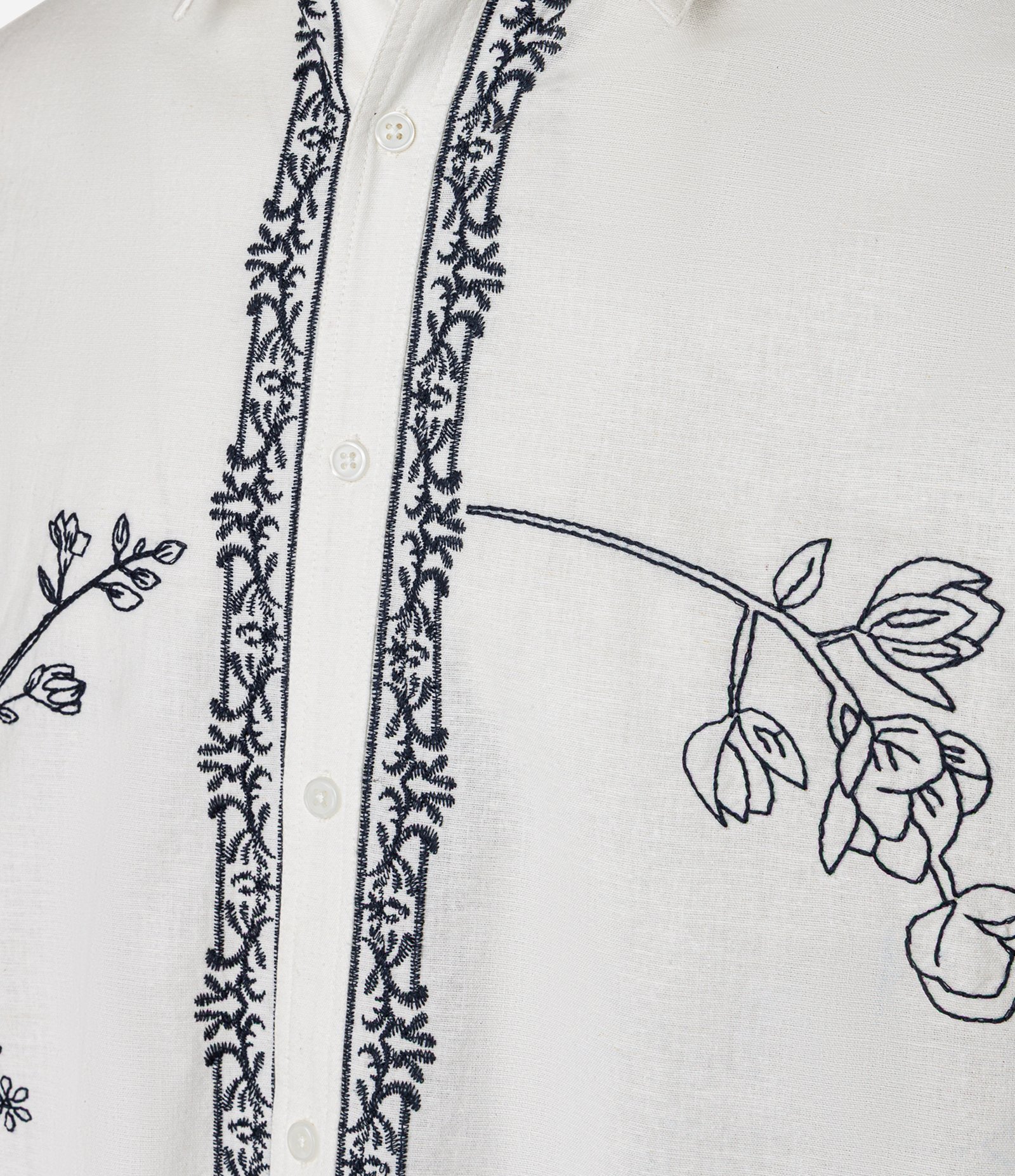 Camisa Comfort em Algodão com Bordado Floral Branco 7