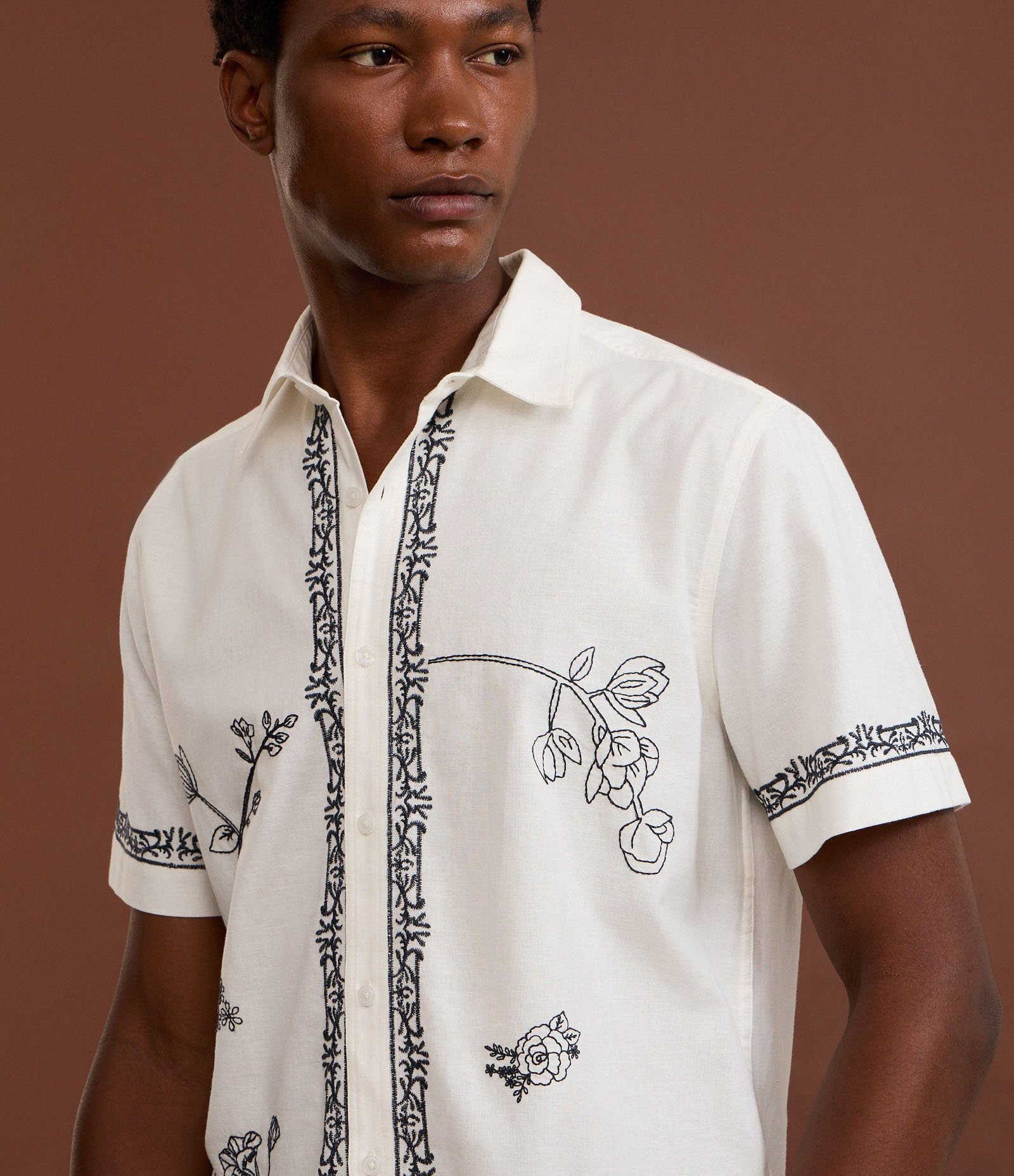Camisa Comfort em Algodão com Bordado Floral Branco 5