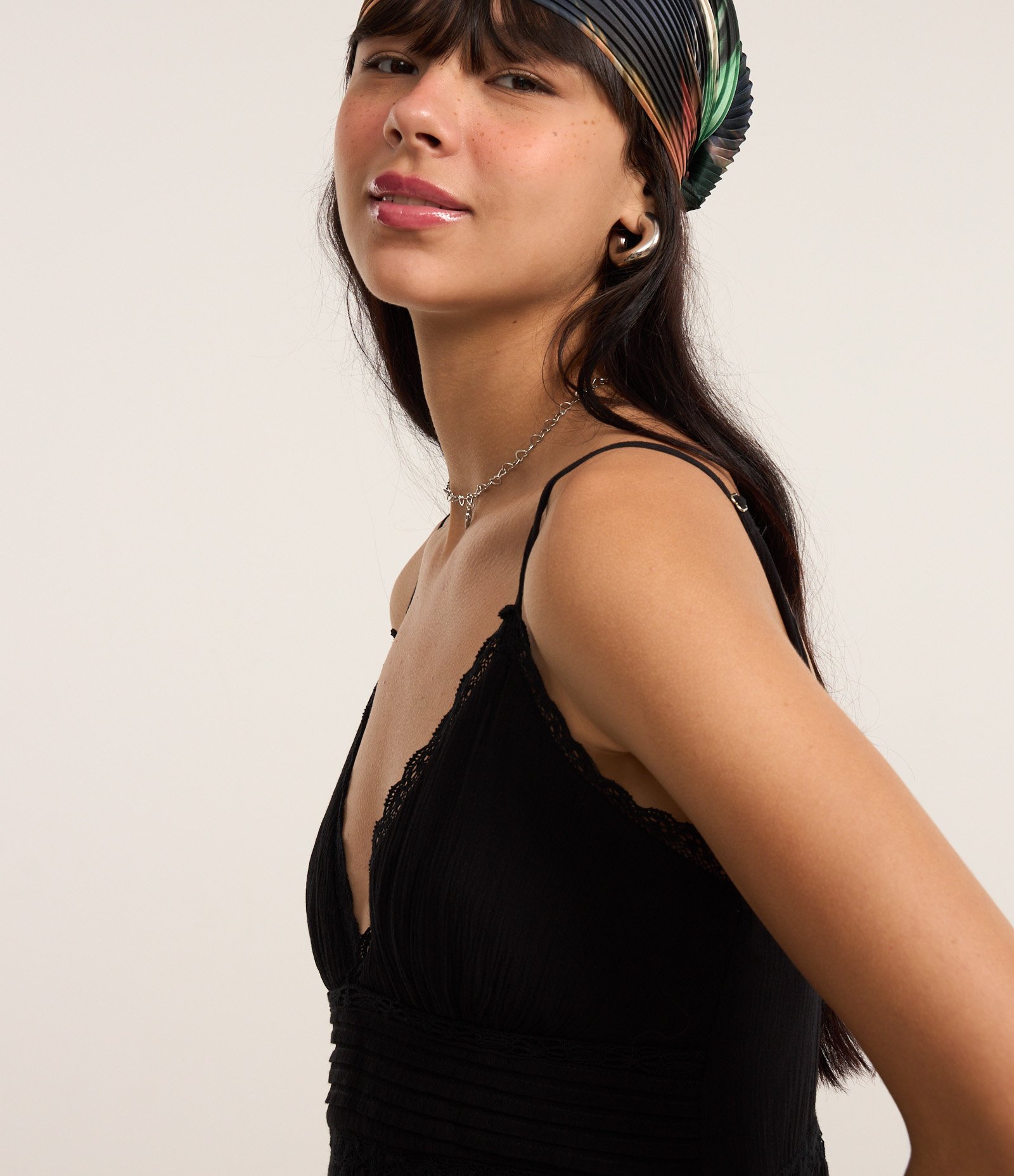 Vestido Texturizado com Detalhes em Renda Preto 3