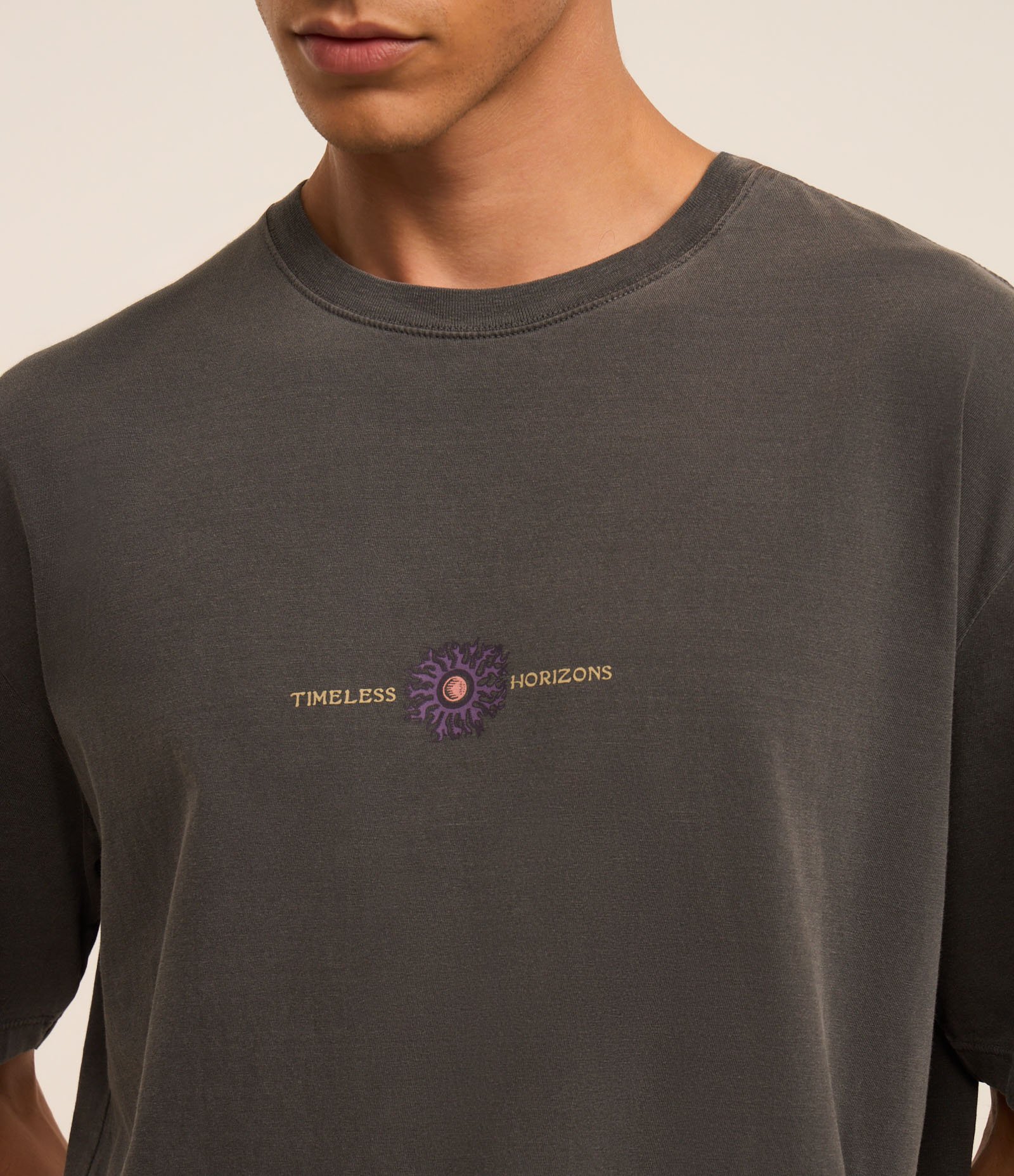 Camiseta Relaxed em Algodão com Estampa Étnica e Efeito Estonado Cinza 4