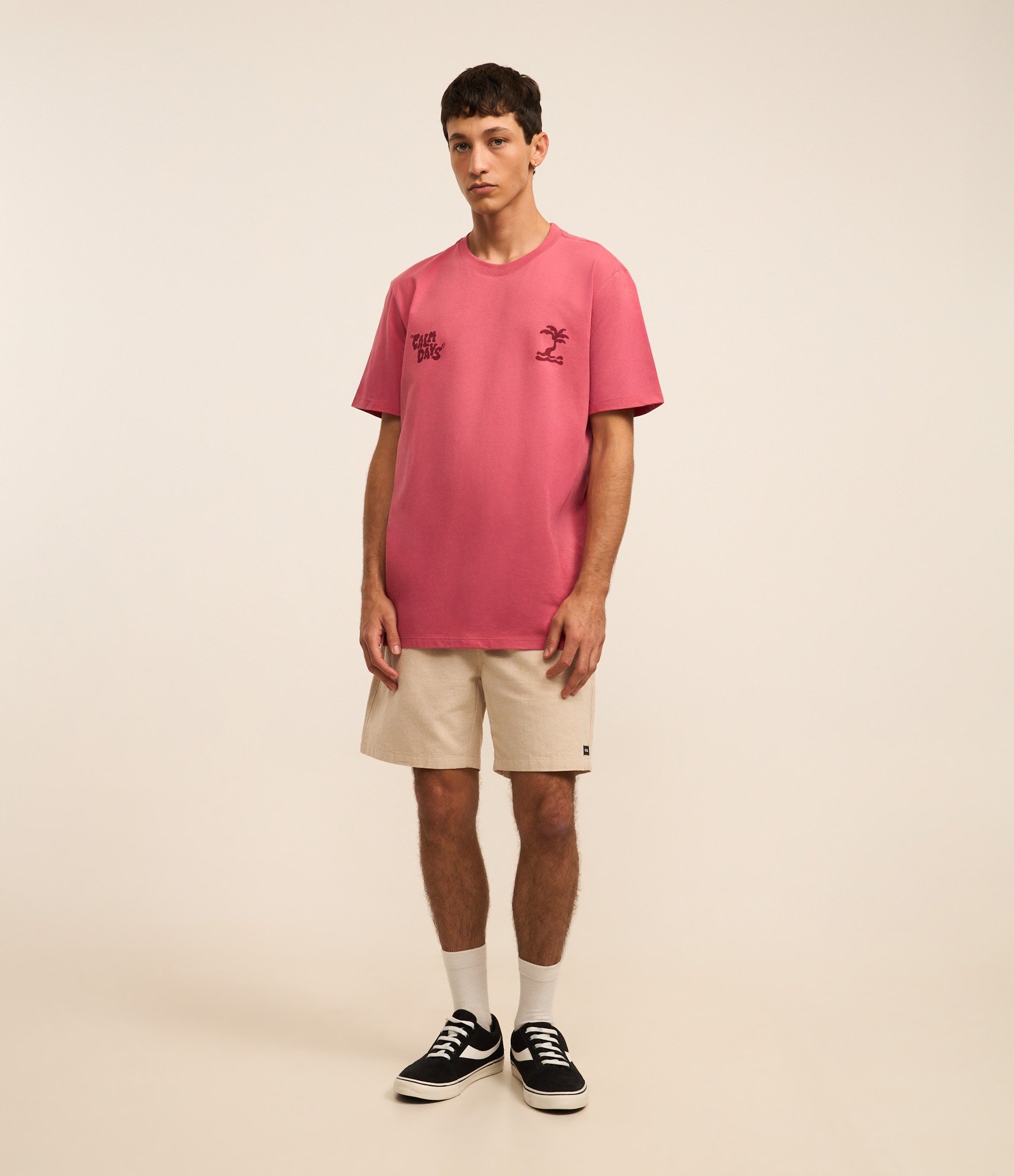 Camiseta Comfort em Algodão com Estampa Localizada "Calm Days" Rosa 2