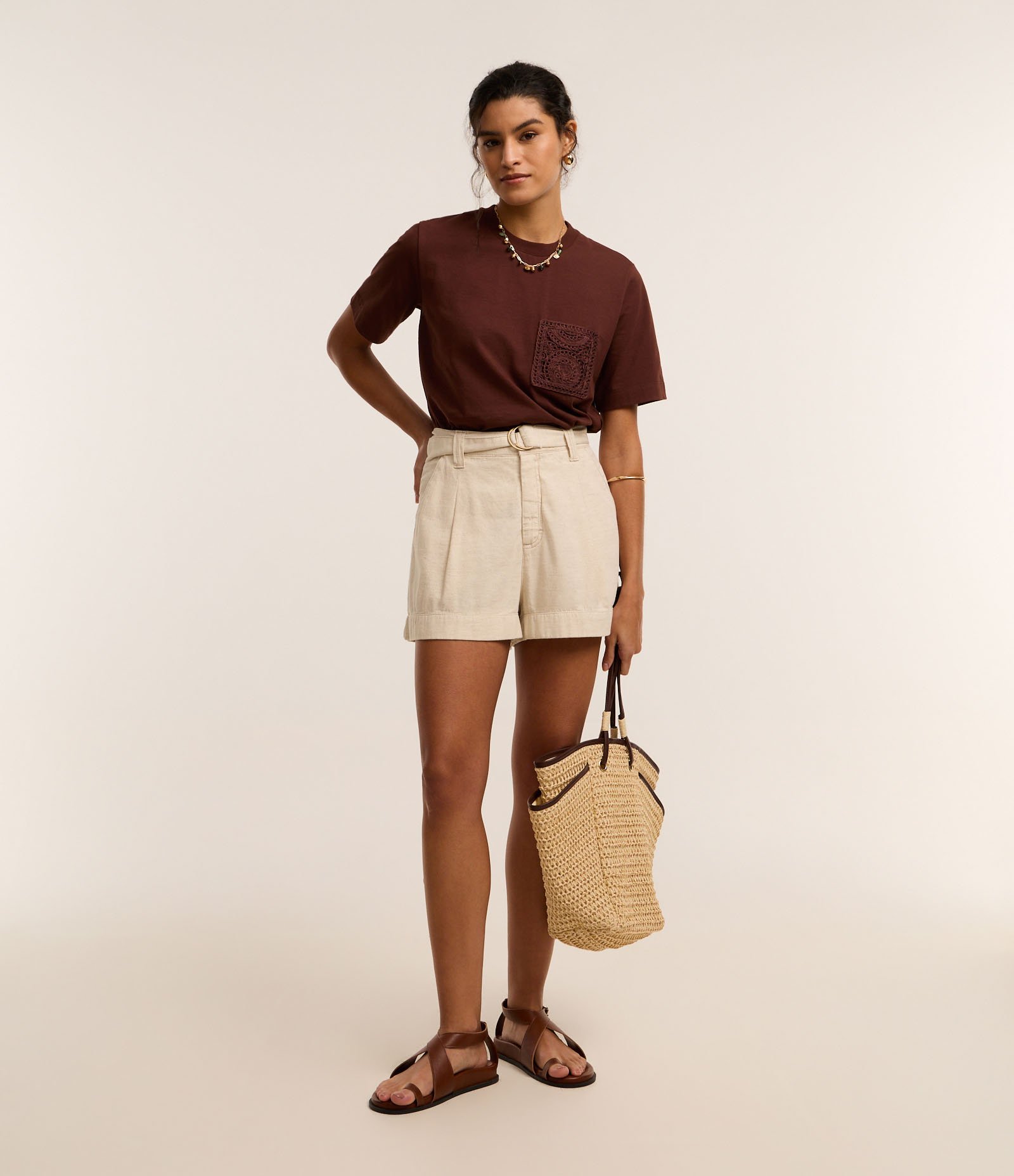 Camiseta em Algodão com Bolso de Efeito Crochê Marrom 2