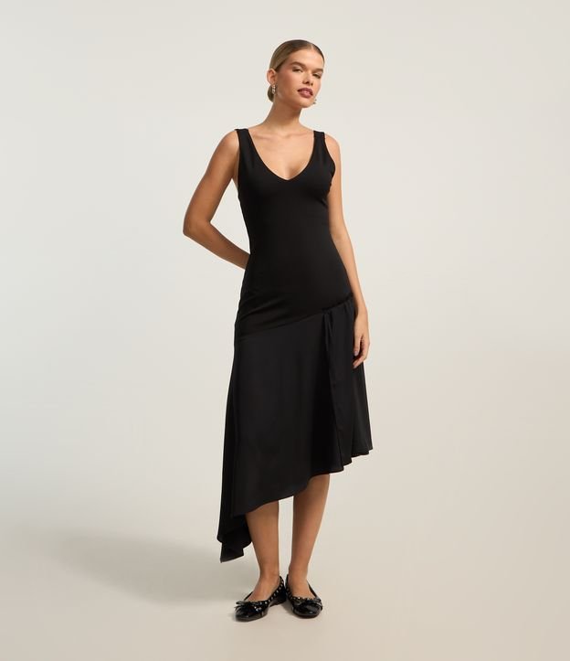 Vestido Midi em Crepe com Barra Assimétrica